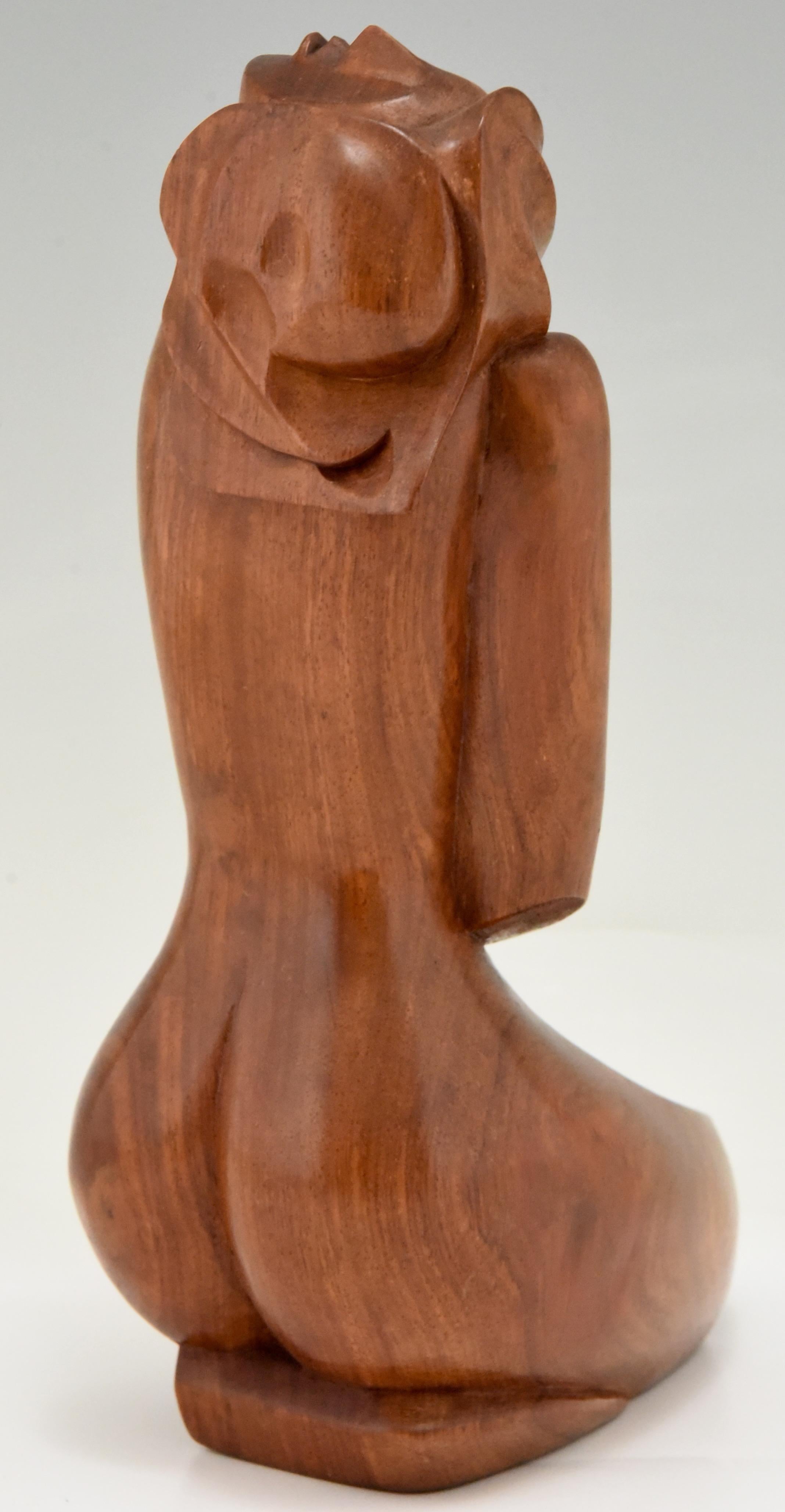 Escultura cubista de madera tallada a mano de un desnudo sentado, Francia, 1960 siglo XX en venta