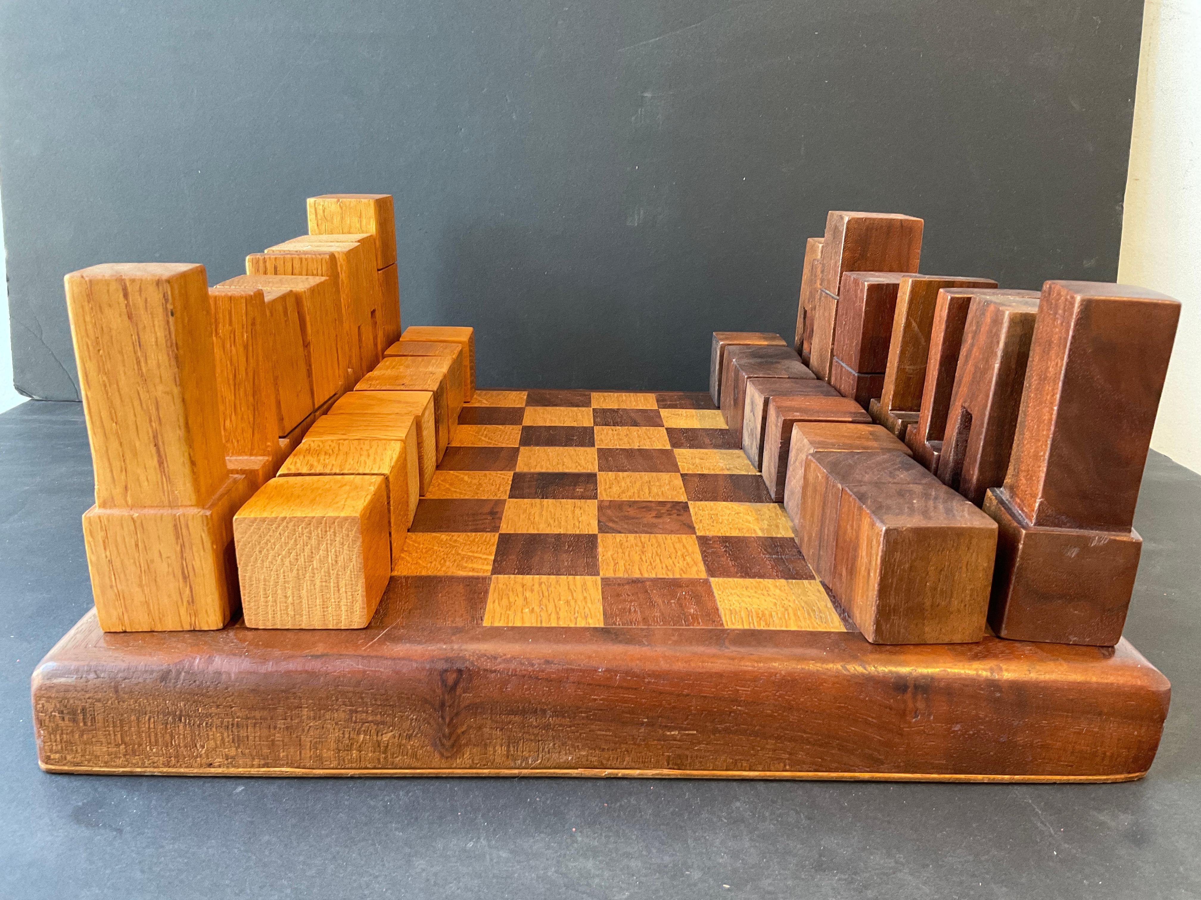 Set di scacchi cubisti fatti a mano in Wood In condizioni buone in vendita a Tarrytown, NY