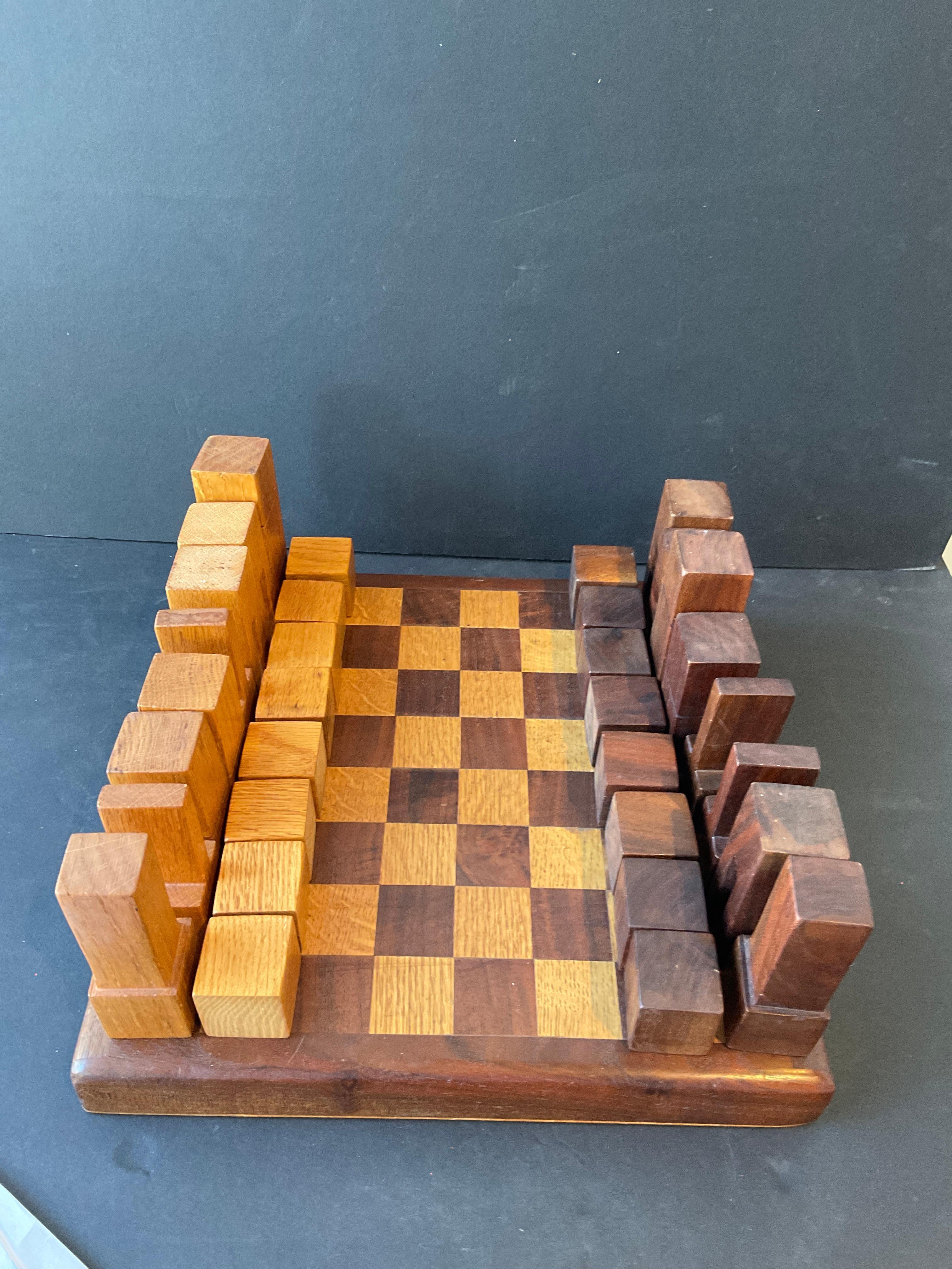 Fine XX secolo Set di scacchi cubisti fatti a mano in Wood in vendita