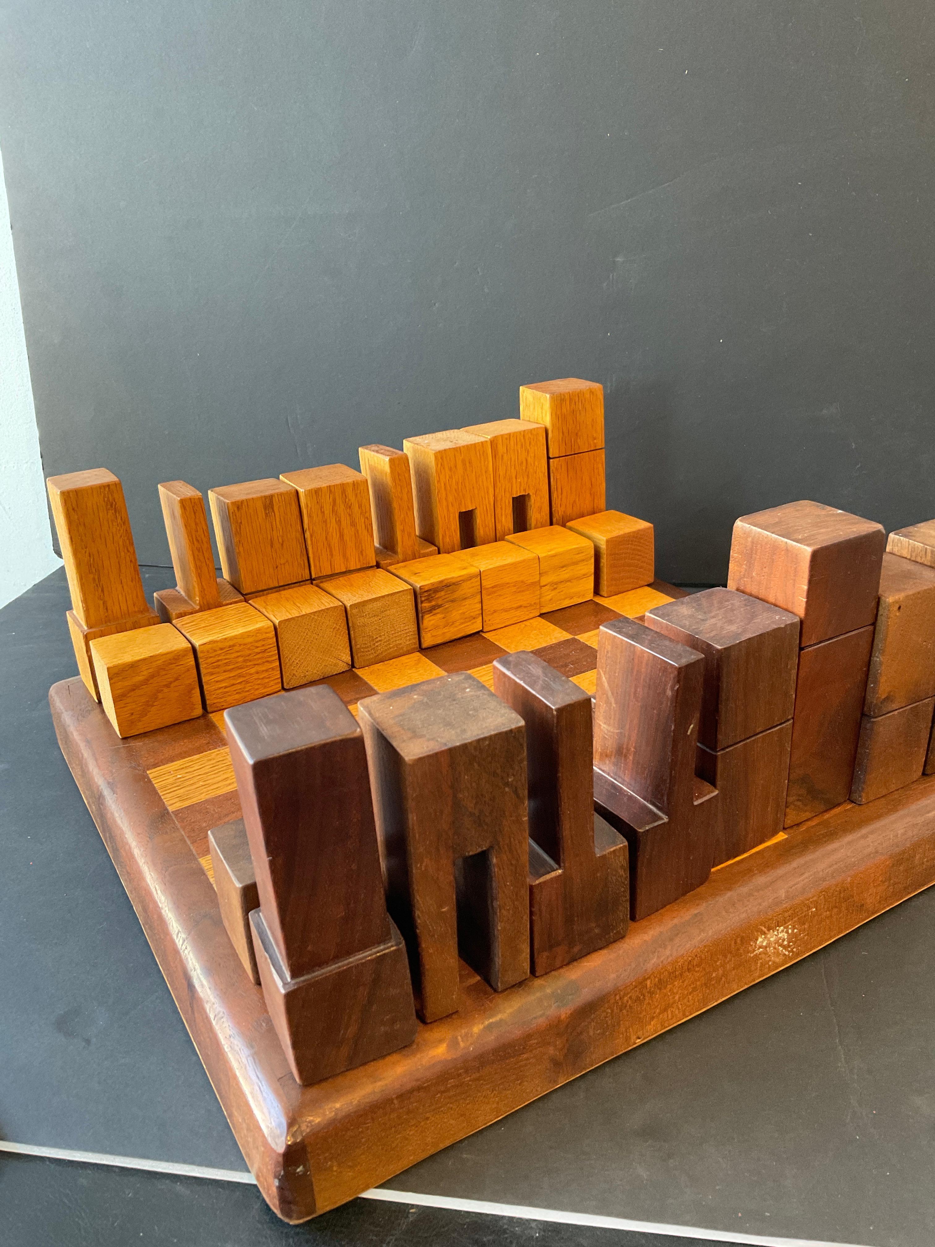 Legno Set di scacchi cubisti fatti a mano in Wood in vendita