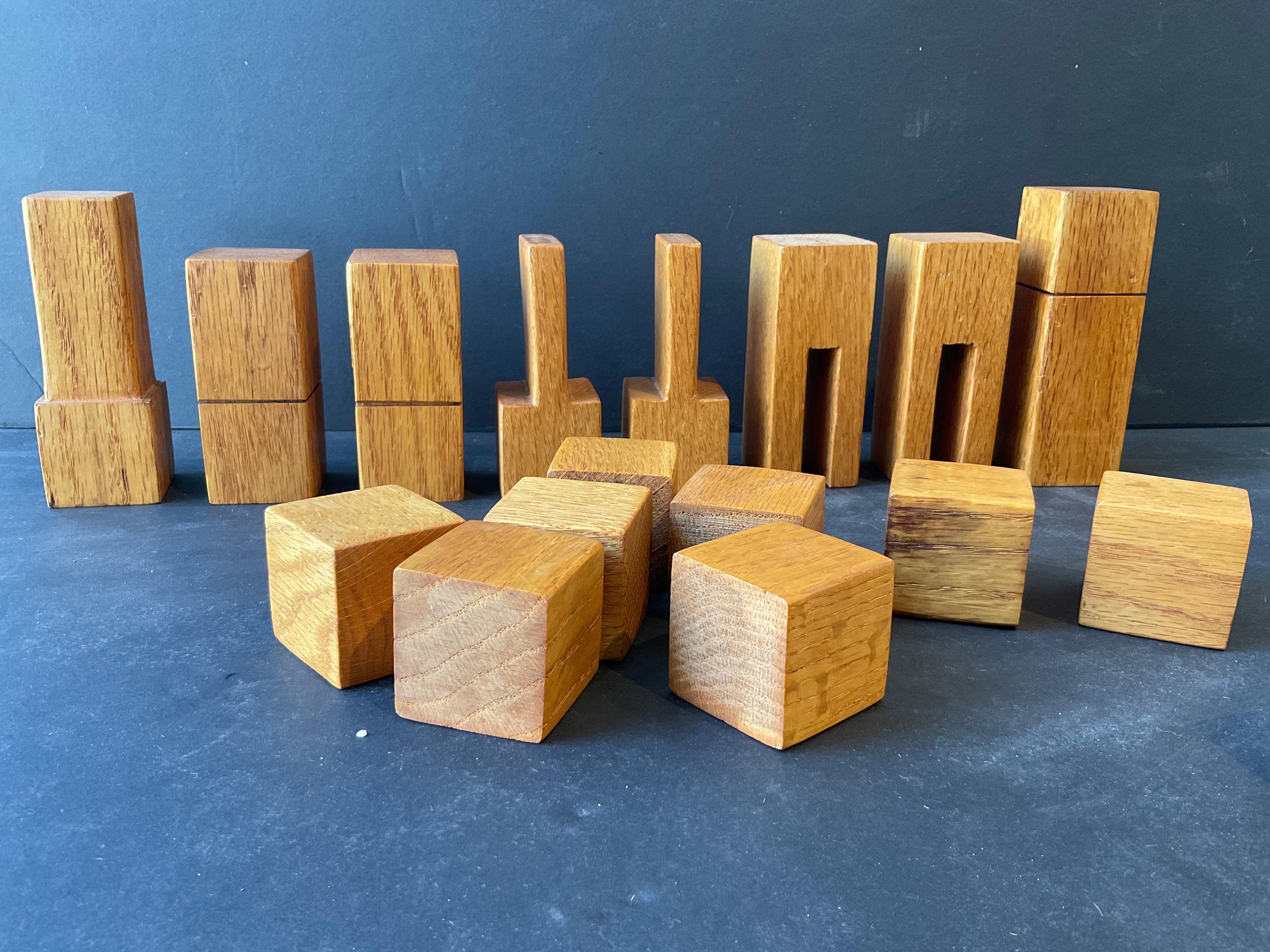 Set di scacchi cubisti fatti a mano in Wood in vendita 1