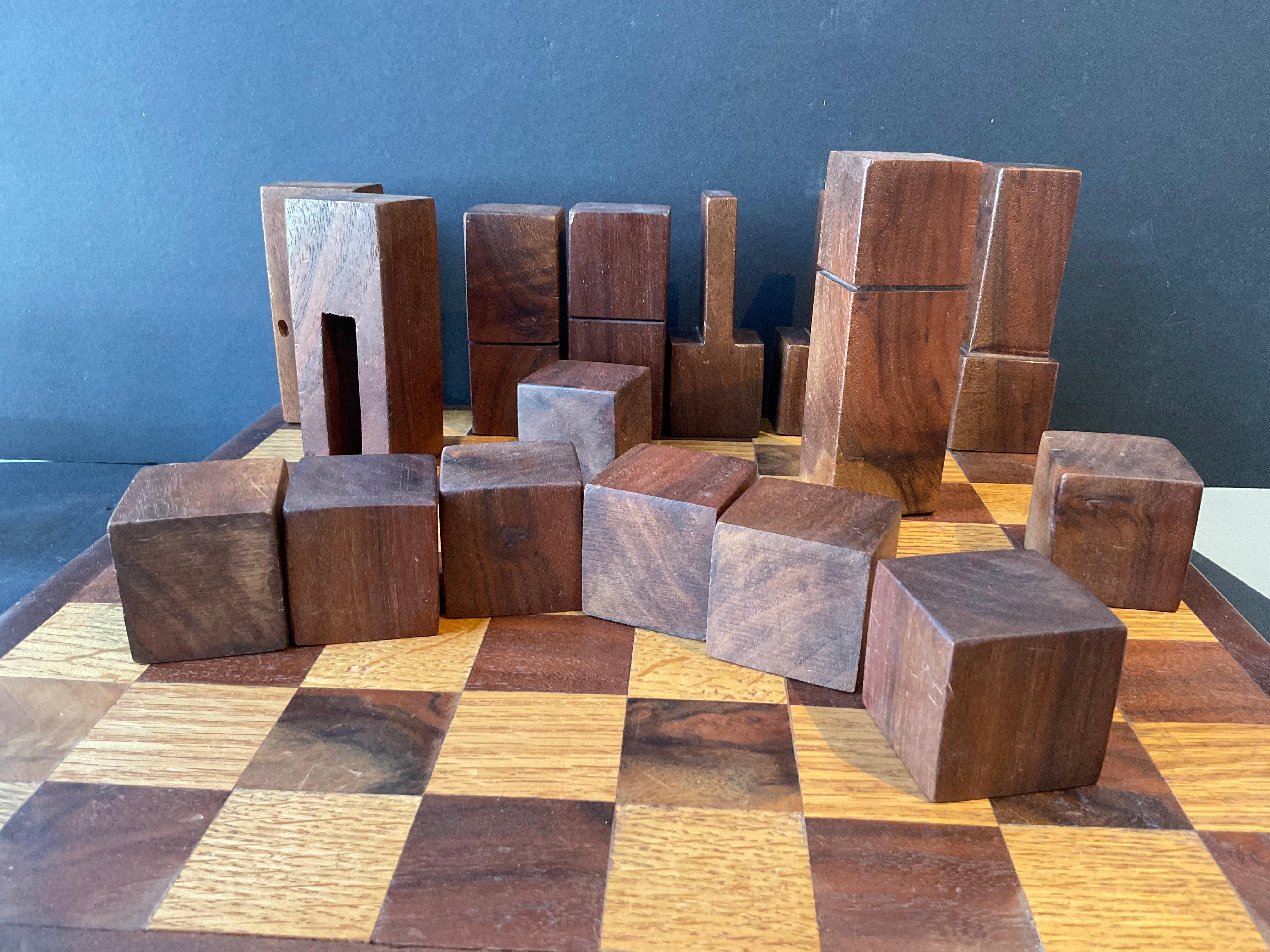 Set di scacchi cubisti fatti a mano in Wood in vendita 2
