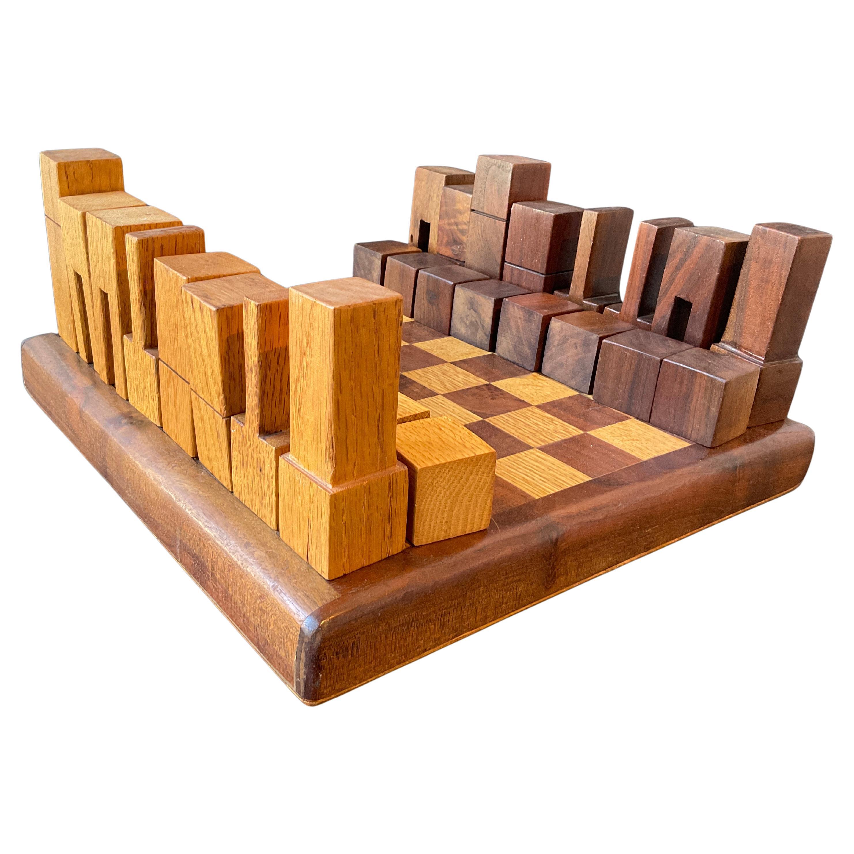 Jeu d
échecs cubiste en bois fait à la main
