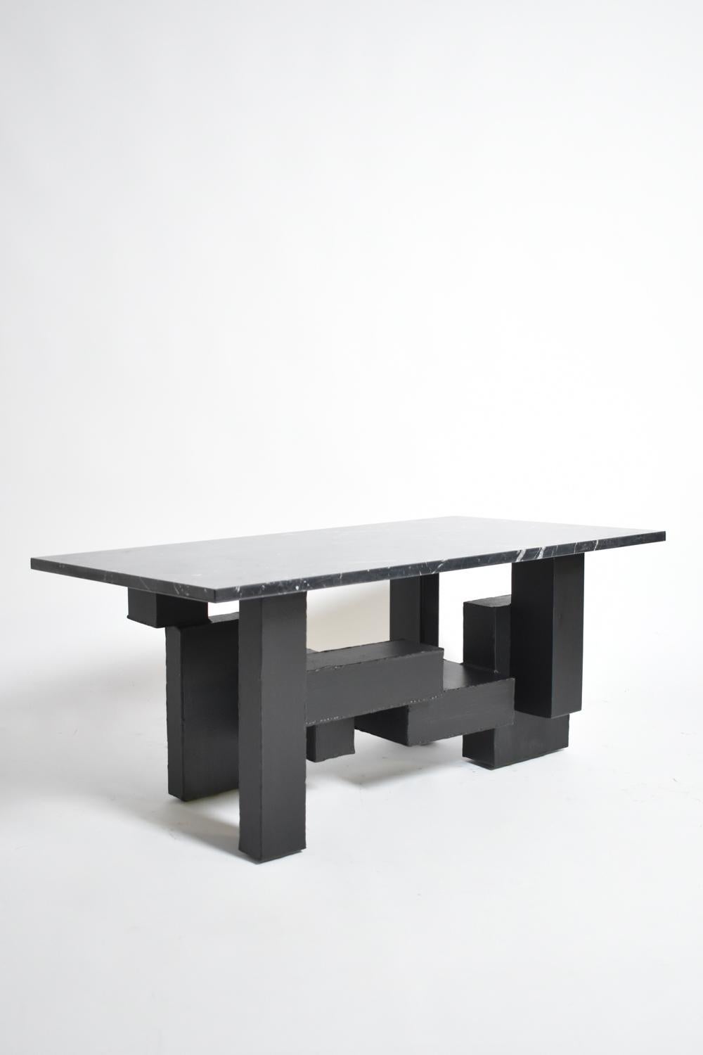 Cubist iron and marble coffee table, 1980s. In Excellent Condition For Sale In Lisboa, PT