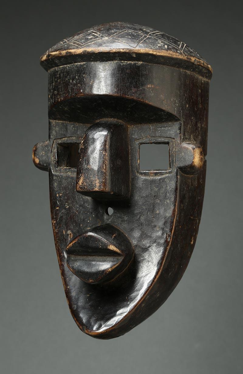 Cubist Large Lwalwa Tribal African Mask, DRC In Good Condition In Point Richmond, CA