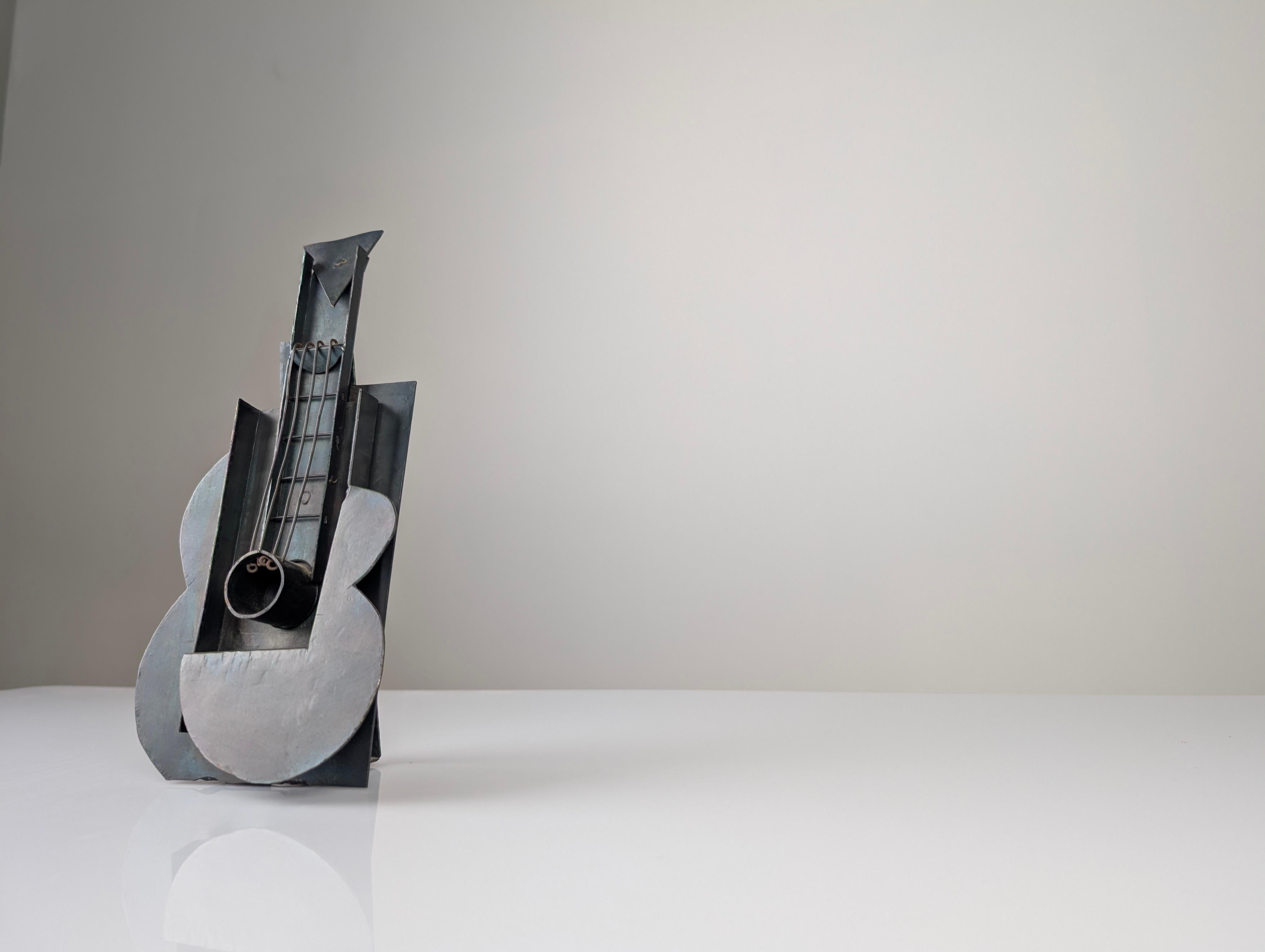 Moderne Sculpture cubiste « Guitare de Picasso » signée 20ème siècle