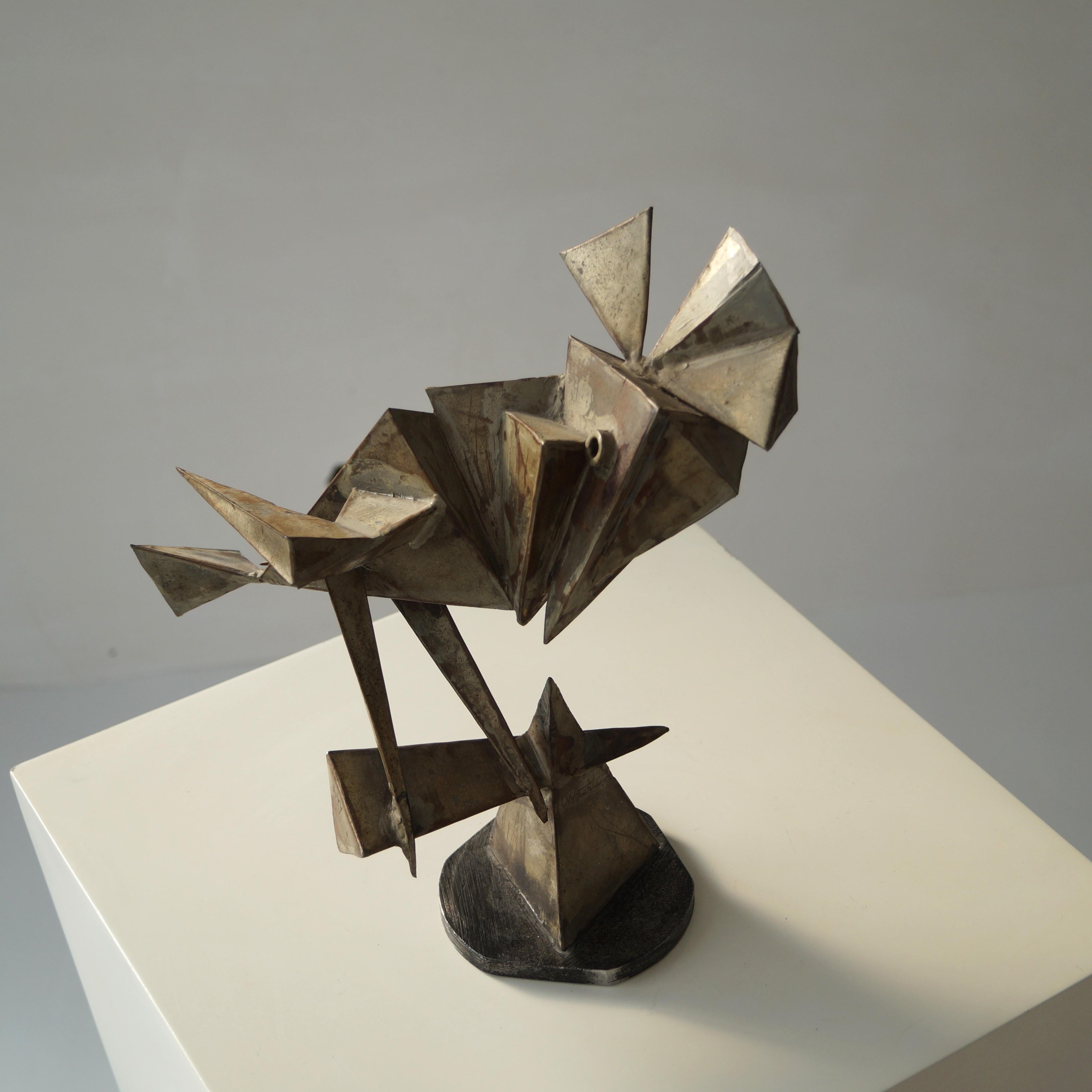 Lamina di metallo Scultura cubista e modernista olandese in metallo raffigurante un uccello, anni '60 in vendita