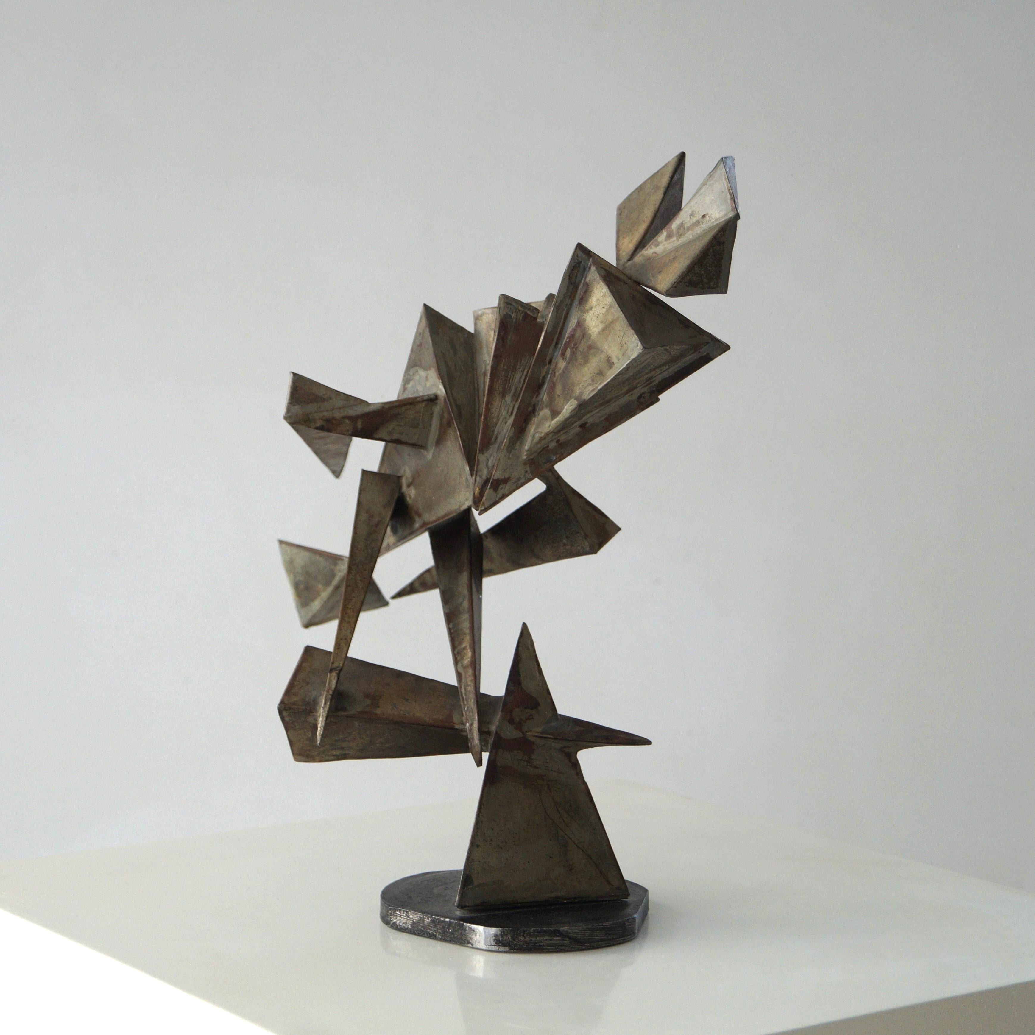Metà XX secolo Scultura cubista e modernista olandese in metallo raffigurante un uccello, anni '60 in vendita