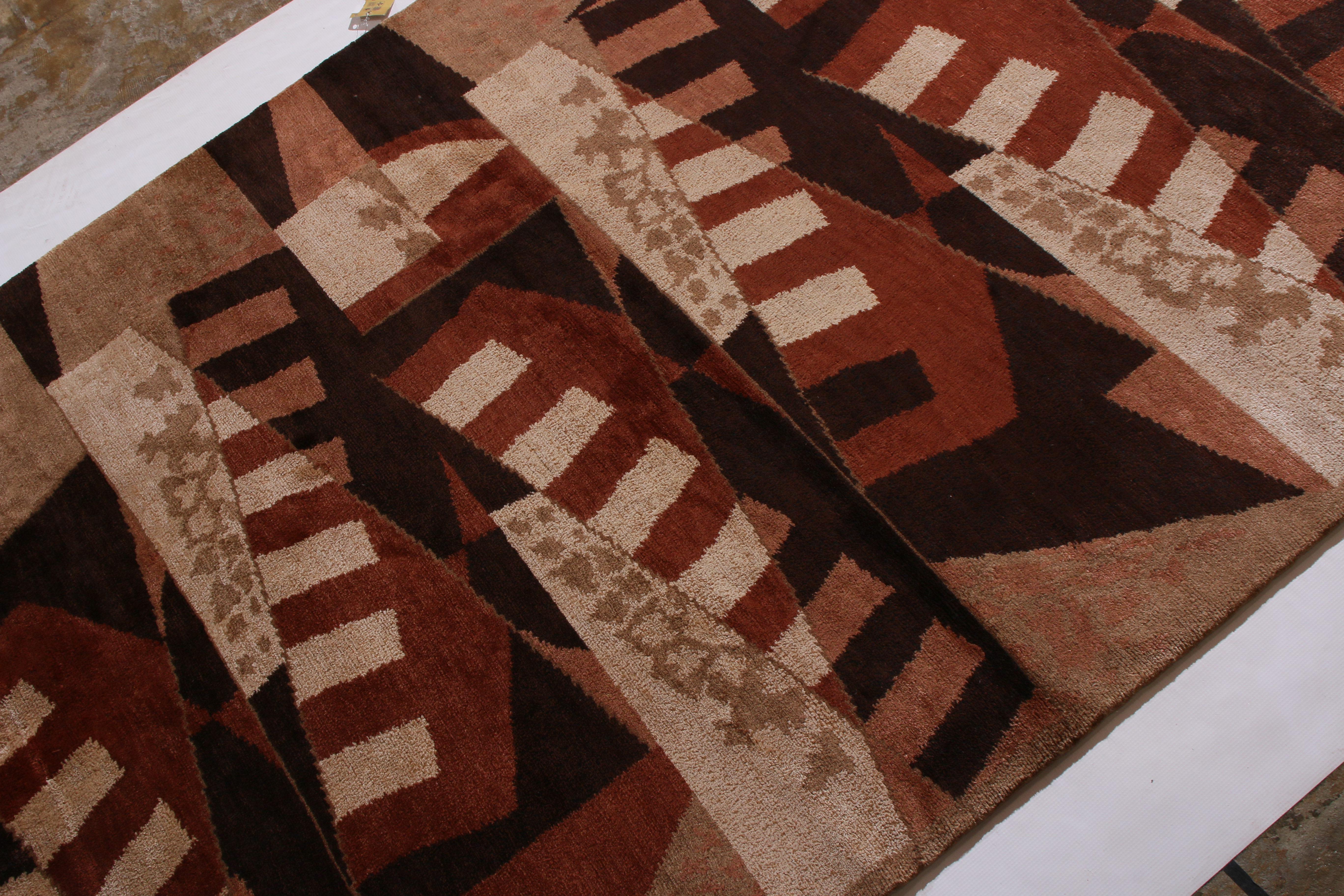 Noué à la main Tapis cubiste Beige-Brown Laine et soie Motif géométrique par Rug & Kilim en vente