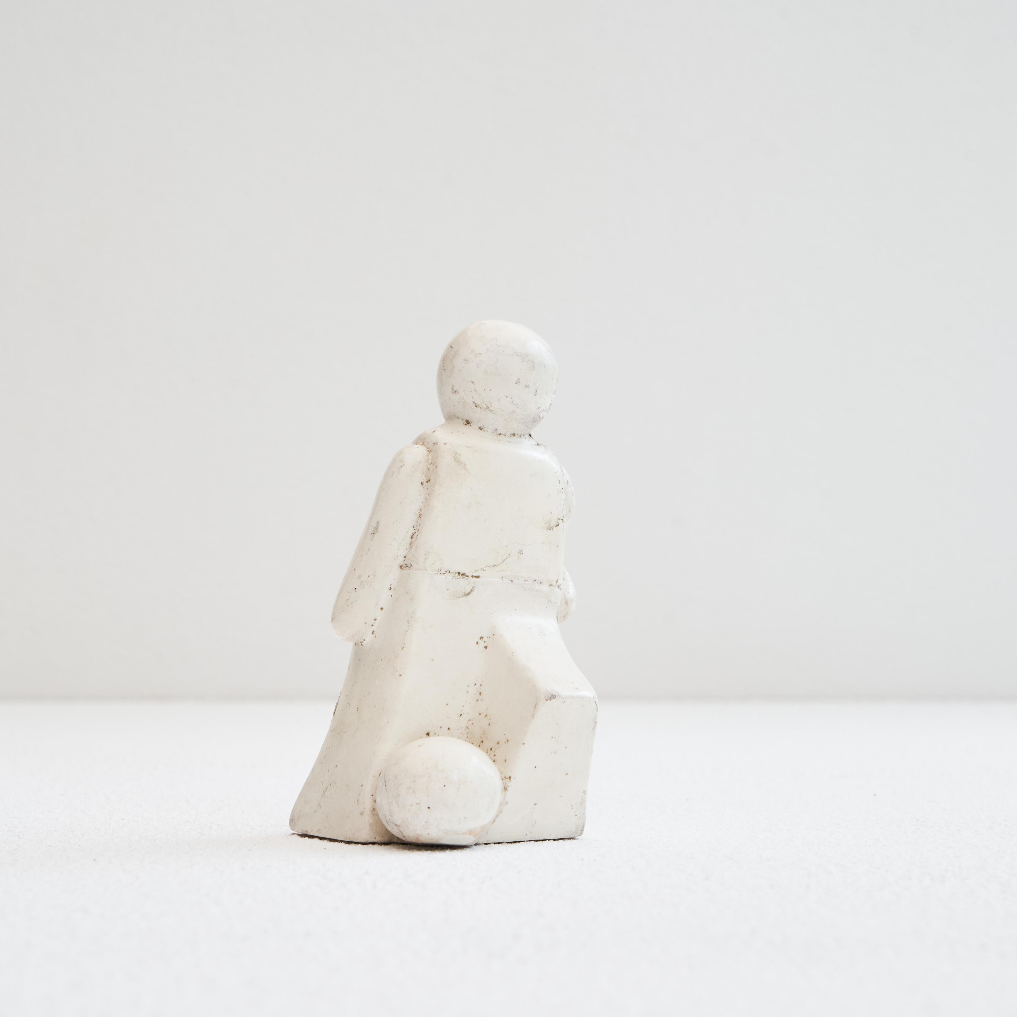 Scultura cubista di un calciatore, anni '70.

Questa è una piccola scultura cubista di un calciatore. Ottime proporzioni e posa. Ben realizzato e interessante da ogni punto di vista. Realizzato in pietra, che è stata poi dipinta e patinata. 

Arriva