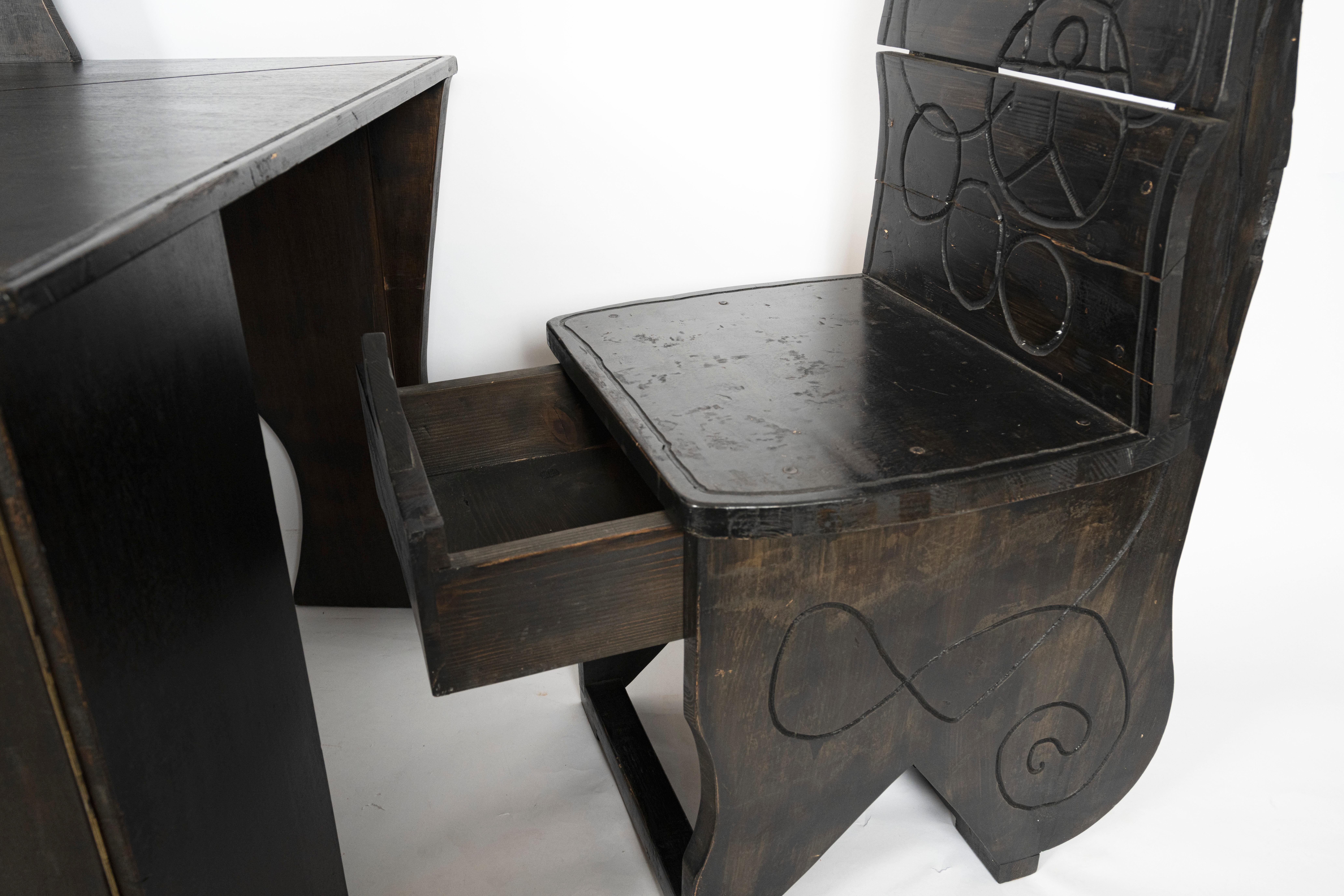 Schreibtisch und Stuhl im kubistischen Stil im Angebot 1