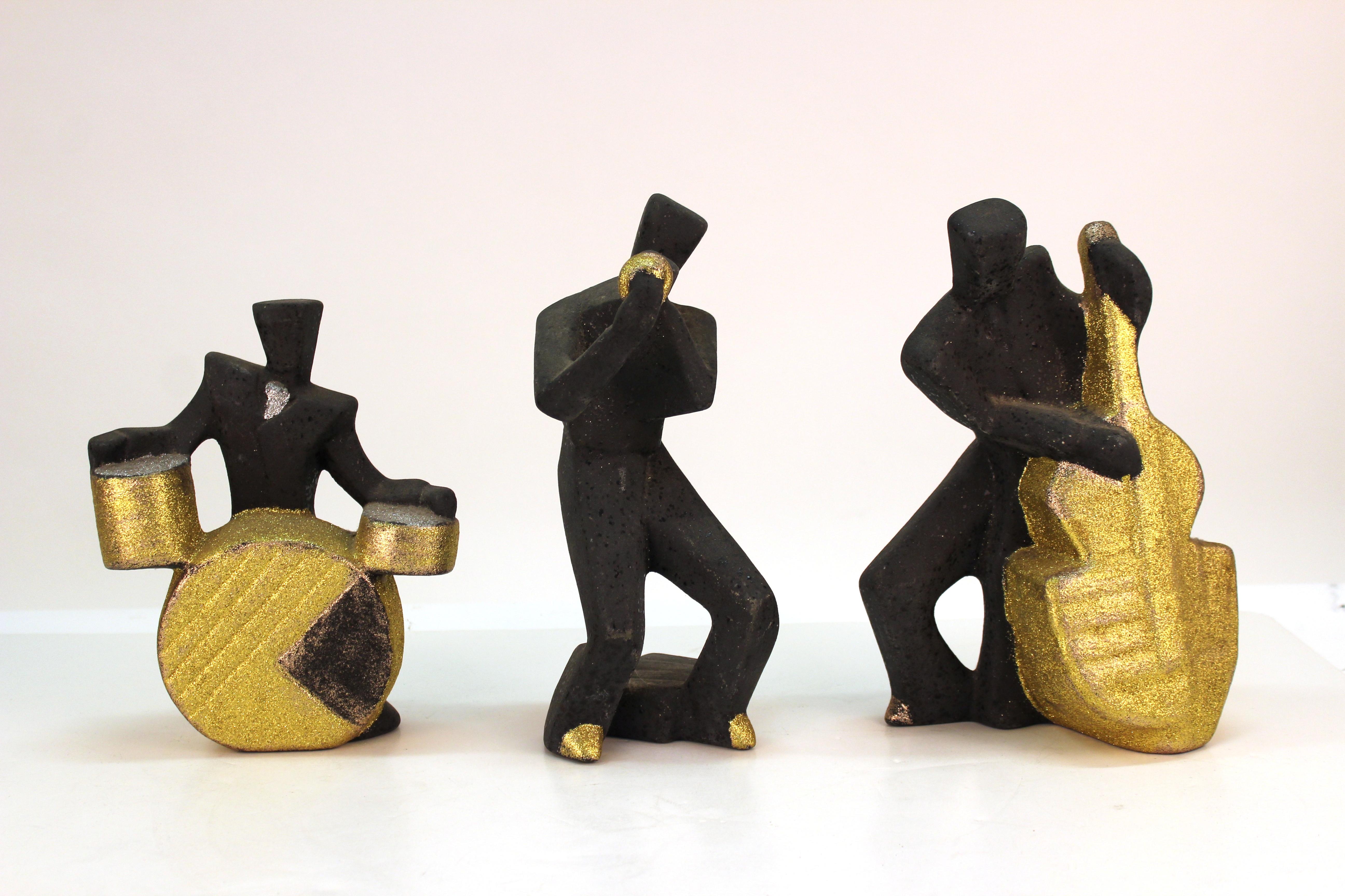 Postmodern Cubist style ceramic jazz sculpture set, partly glittered and painted, signed and dated 'Yvette 93' on the bottom. The set of six figures dates from the 1990s and is in good vintage condition.