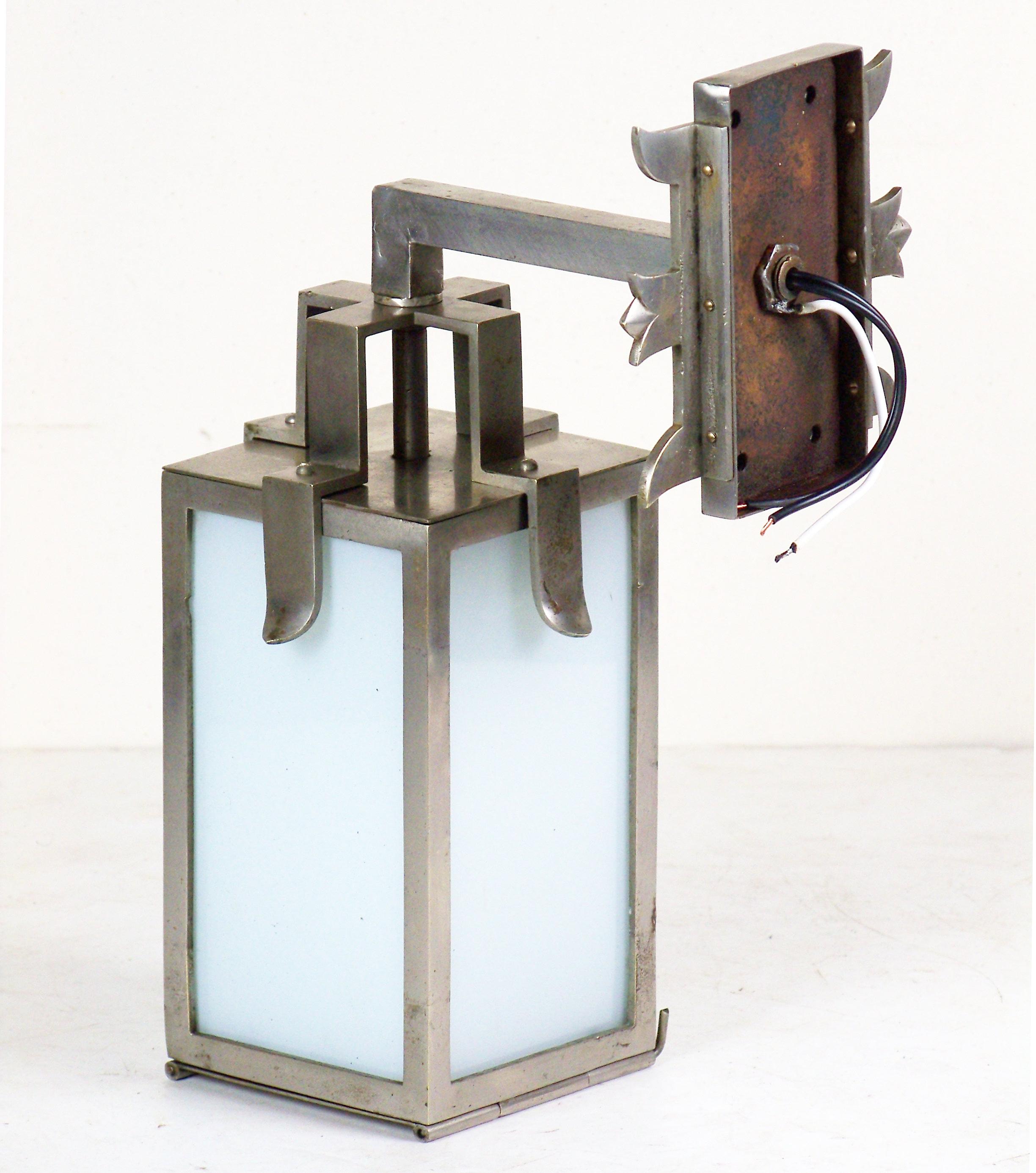 Original condition, cleaned, new wiring installed. Solid nickel-plated brass.

.