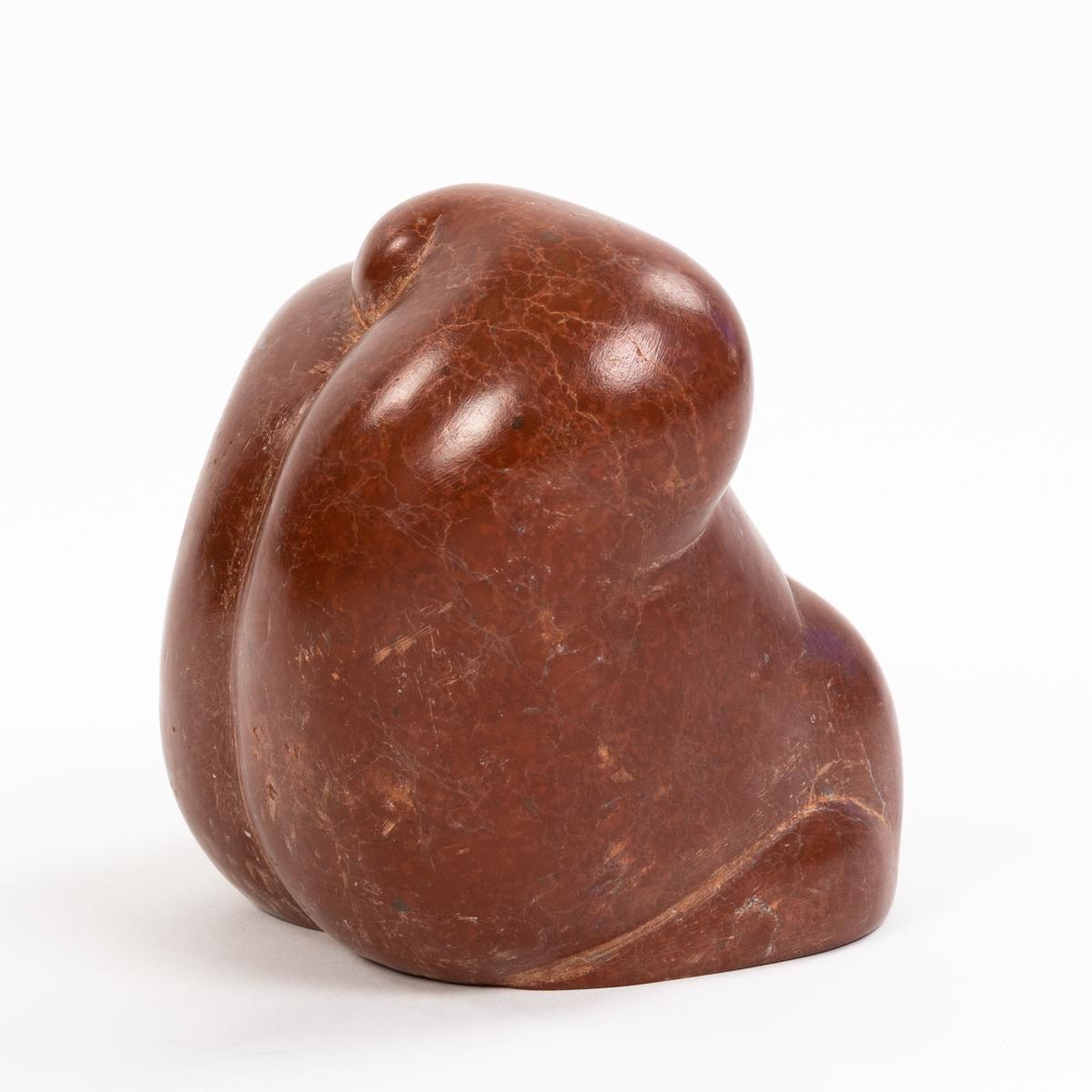 Hand-Crafted Cubistic French Midcentury Sculpture in Brown-Red Stone, Signed M.Z. 1981 For Sale