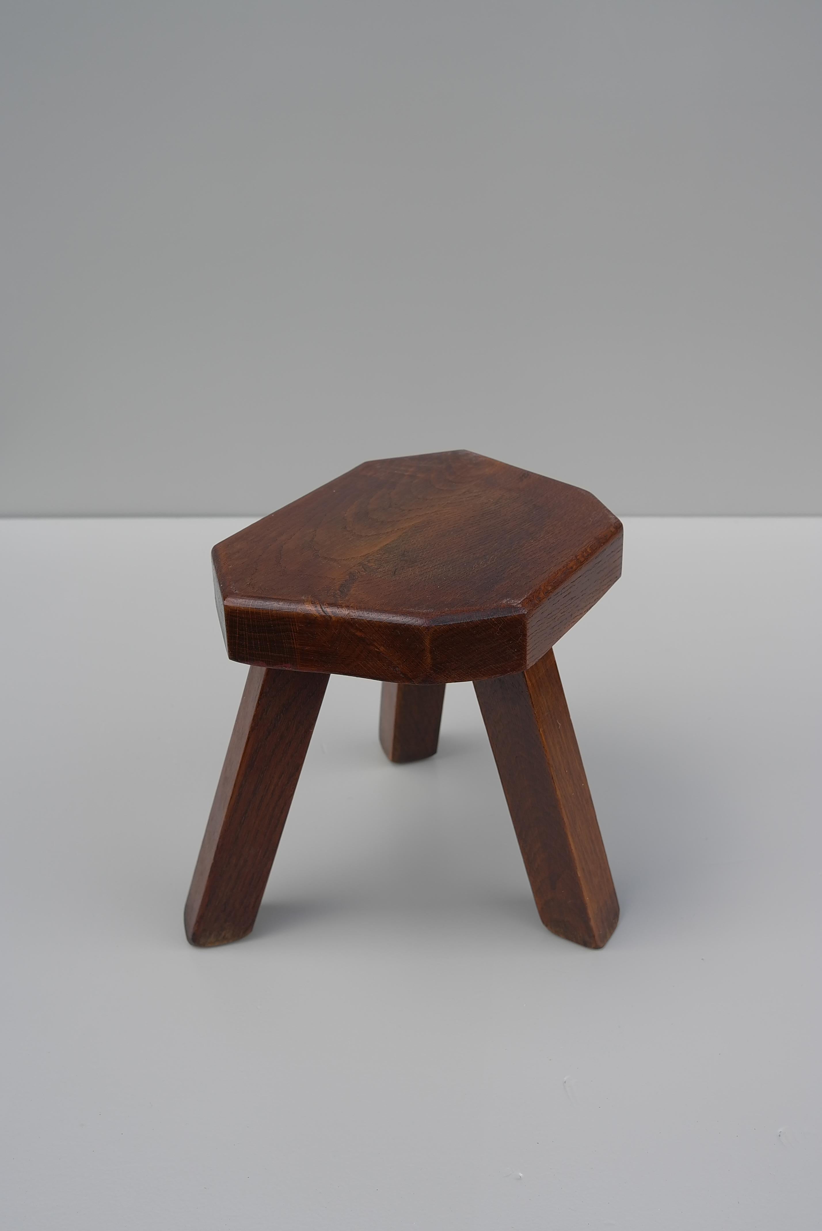 Cubistic Solid Oak stool , France 1960's In Good Condition For Sale In Den Haag, NL