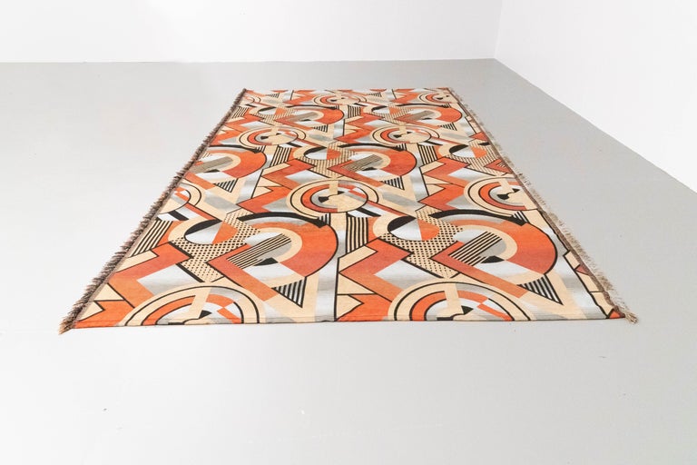 Art Deco cubistic carpet / wall tapestry in wool and silk, France, 1930’s
.
Measures: (332 x 195 cm)

This well preserved tapestry that can also be used as a carpet (no shoes allowed) comes from a meeting room from the head office of Philips