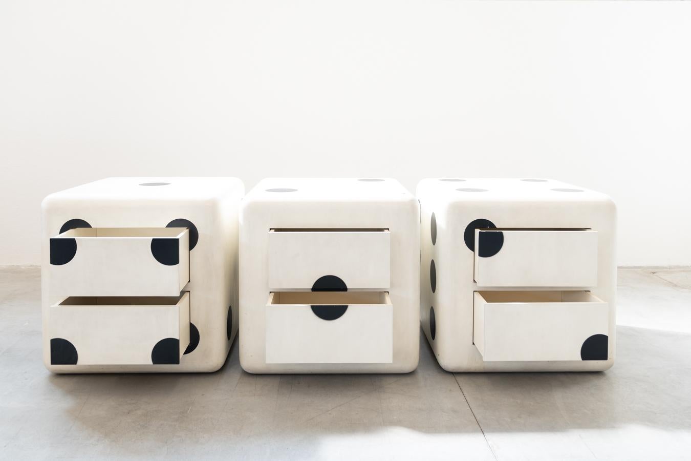 Cube à dés avec roues et deux tiroirs Années 1980 Bon état - En vente à Manzano, IT