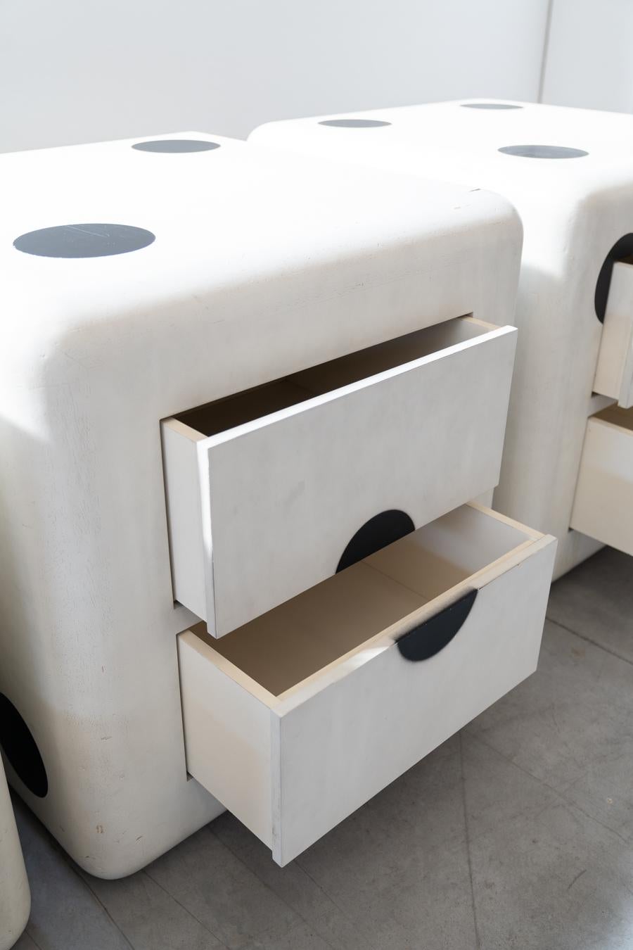 Late 20th Century Cube à dés avec roues et deux tiroirs Années 1980 en vente