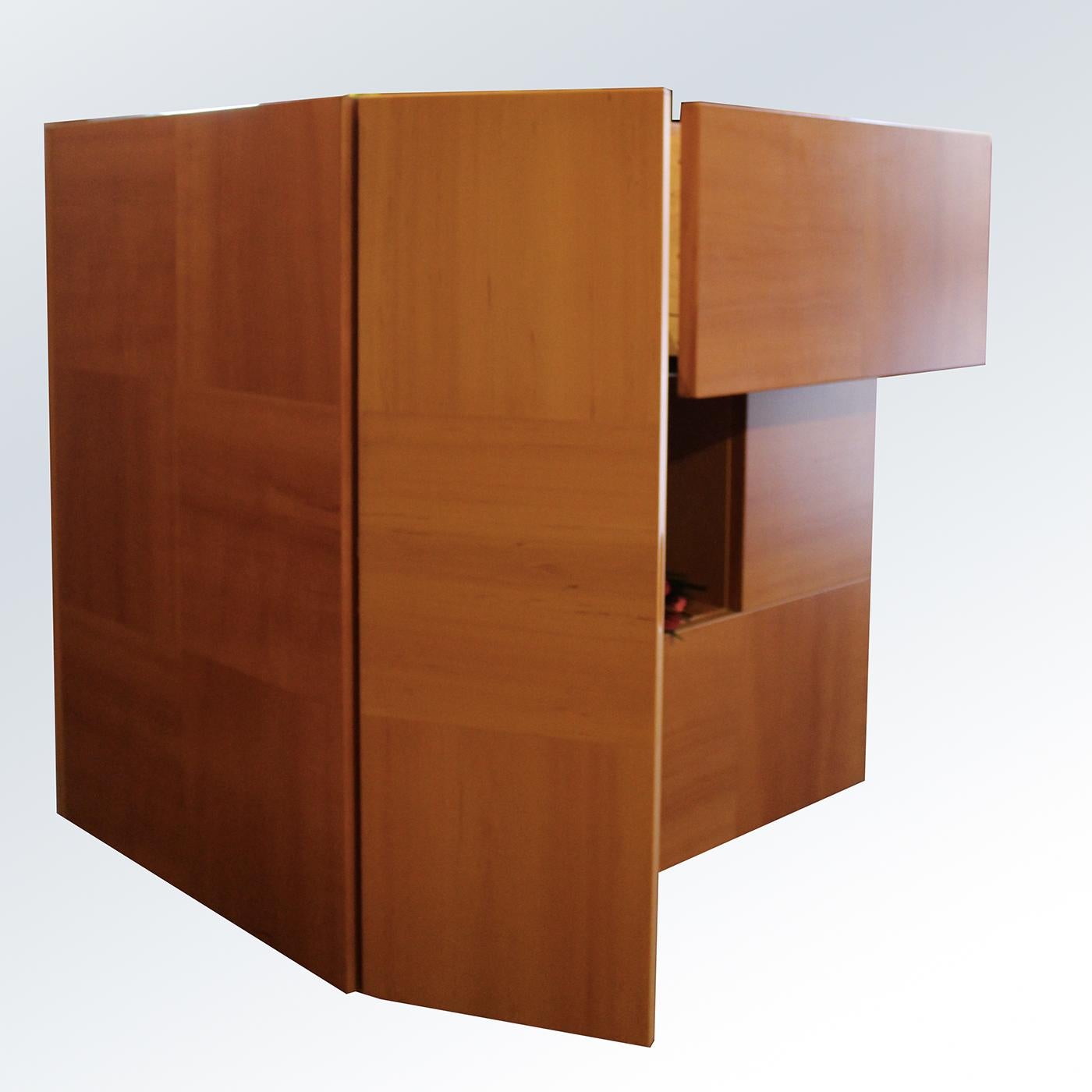 This striking sideboard features pure geometric shapes and an elegant modern look. The slightly elongated square Silhouette is enriched by a striking squared panelling all around its surface. Three practical drawers and one door make this piece