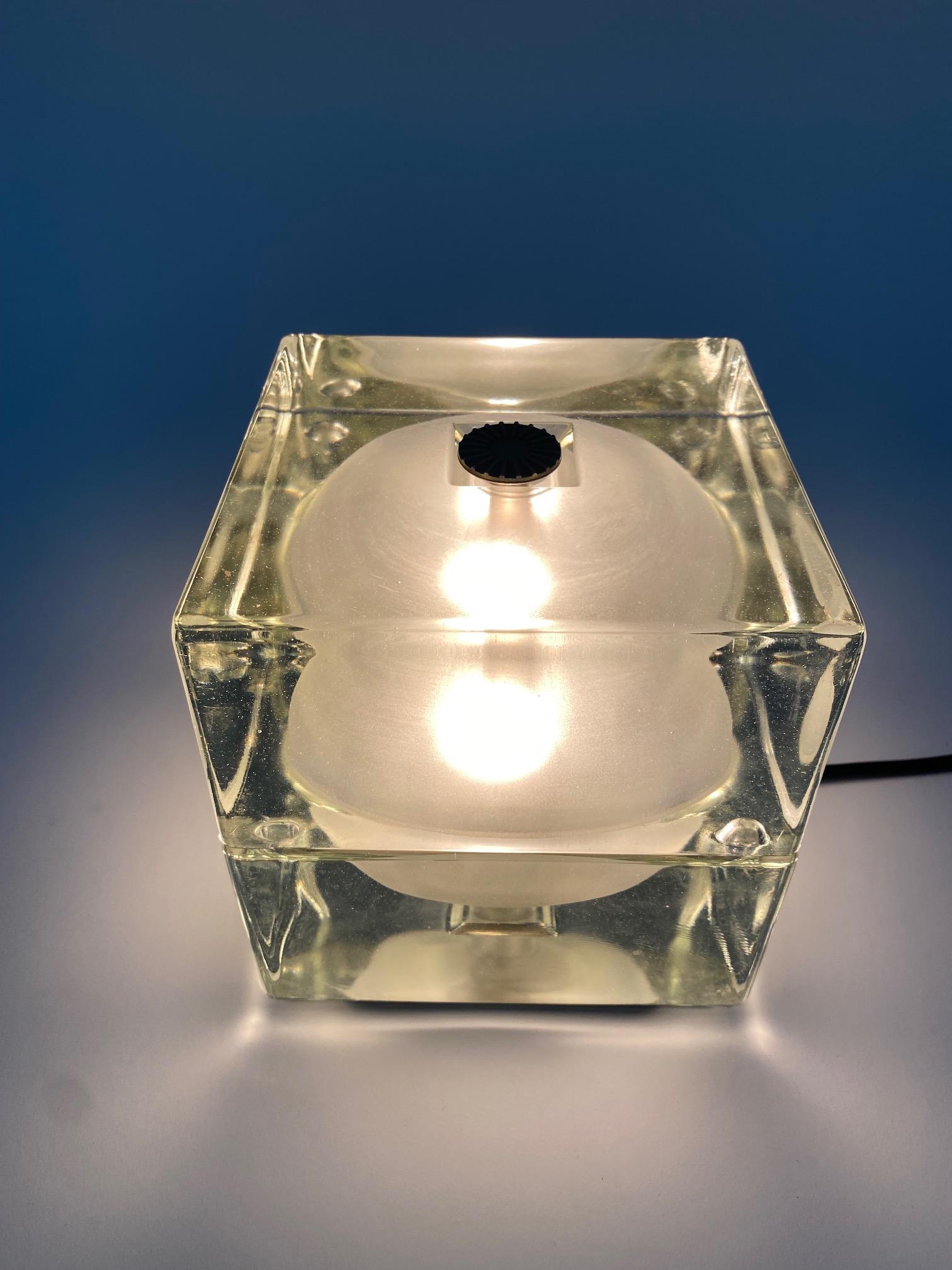 Mid-Century Modern Lampe de table en verre Cubosfera d'Alessandro Mendini, Italie, 1968 en vente