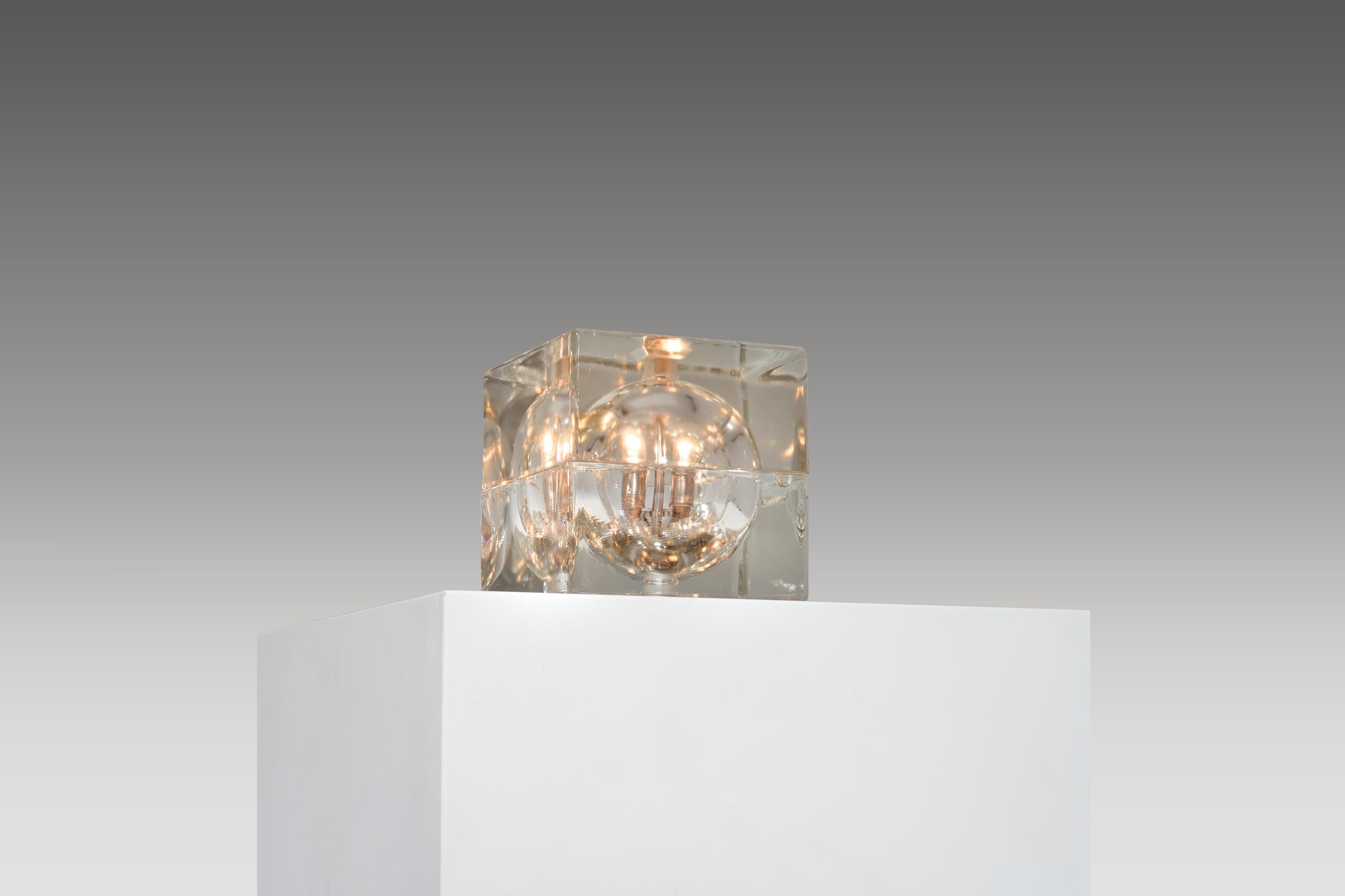 ‘Cubosfera’ table lamp by Allesandro Mendini
An impressive design with strong primary shapes; cubo, sphere (cube, sphere) made in solid clear glass with nice sophisticated metal details. The top and bottom part together form a cube with a globe