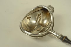 Cuillère en métal argenté manche en bois foncé alimentation invalide circa 1870