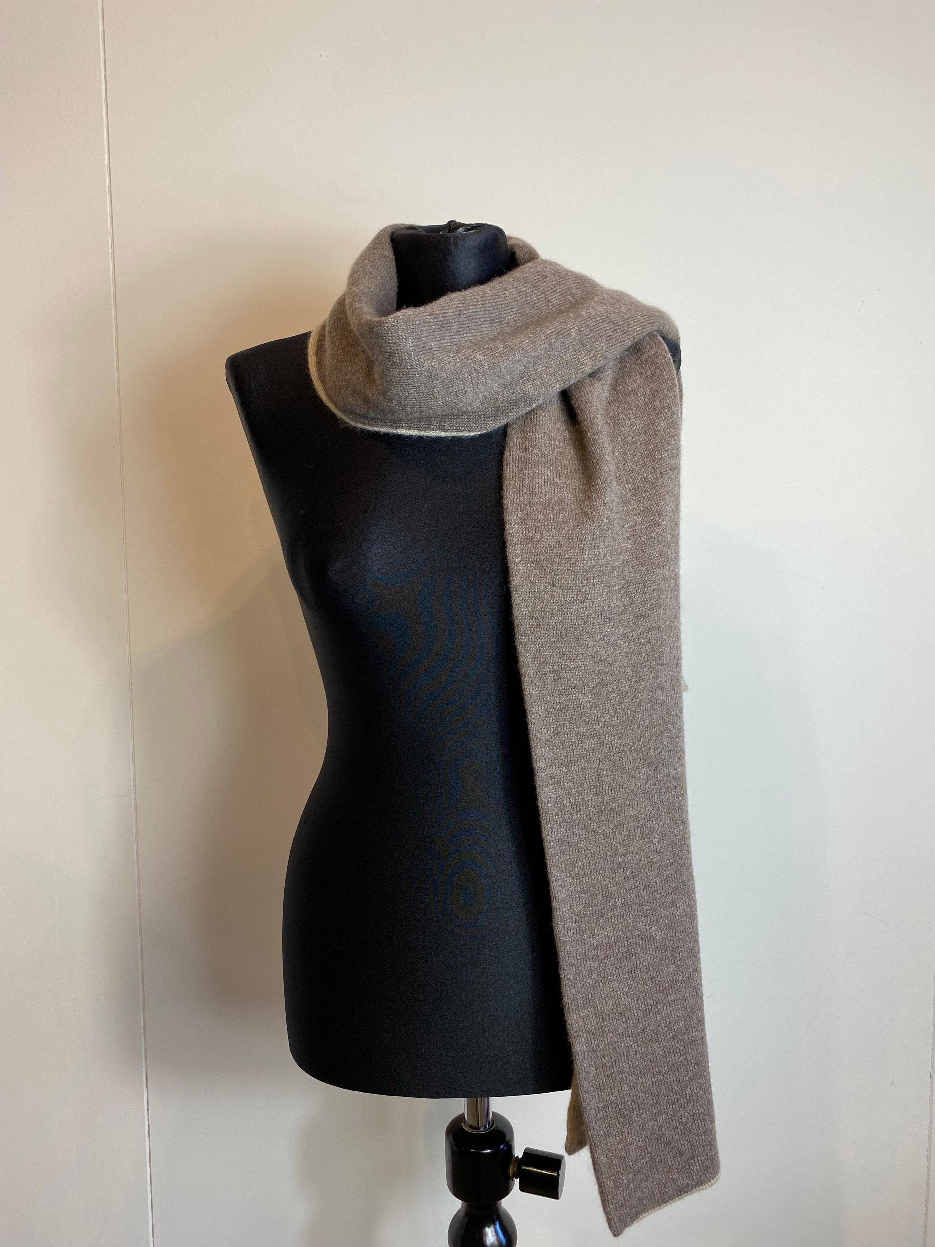 Brunello Cucinelli beige and brown reversible cashmere scarf. 

Length 186 cm
Height 26 cm
