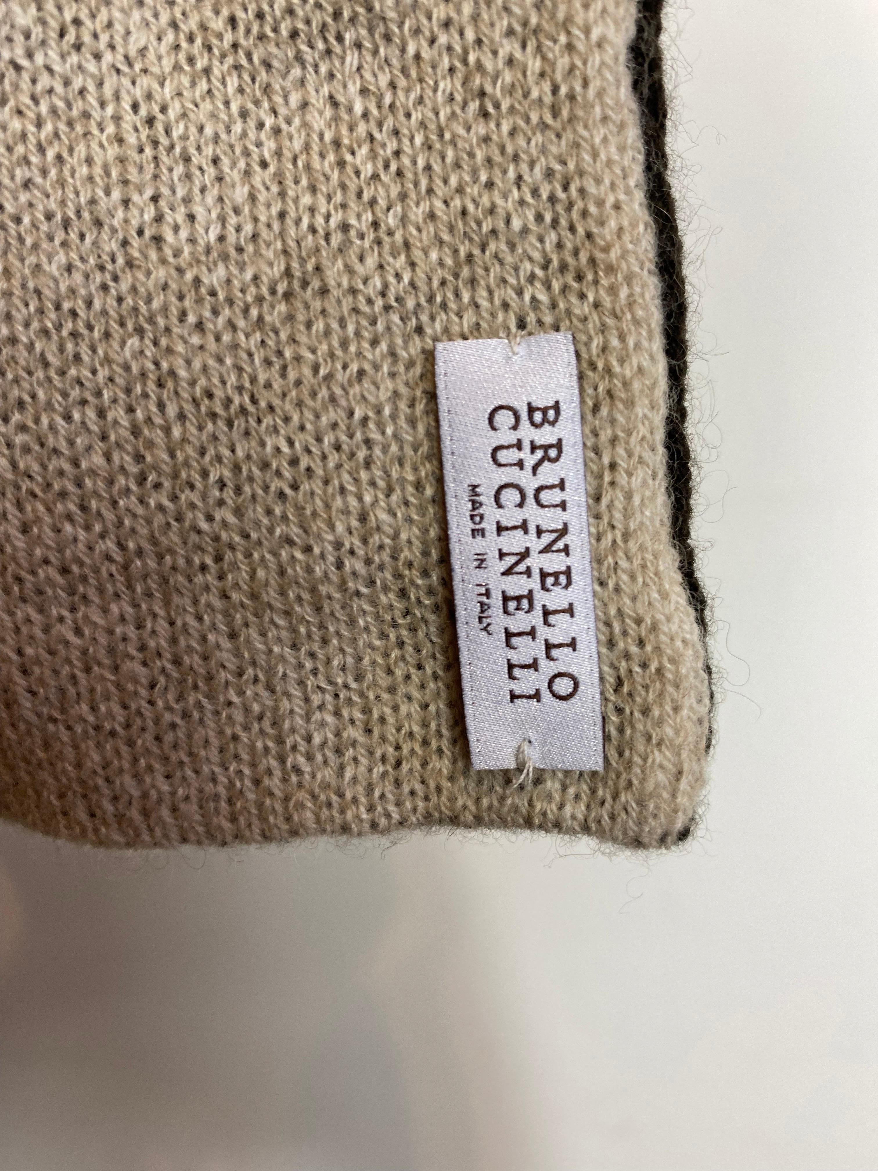 Pañuelo de cachemira reversible beige y marrón Brunello Cucinelli. 

Longitud 186 cm
Altura 26 cm