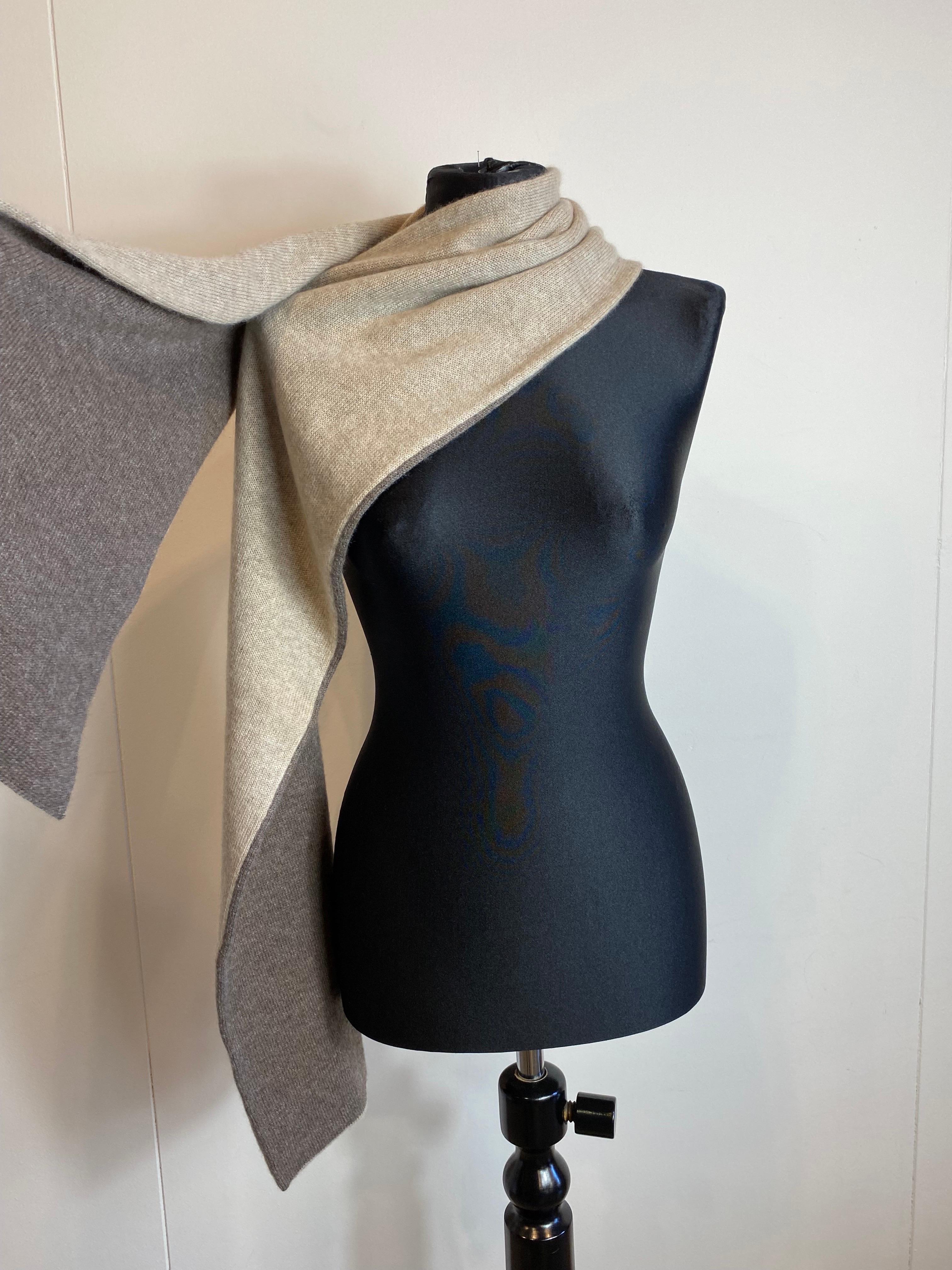 Women's or Men's Cucinelli scarf For Sale