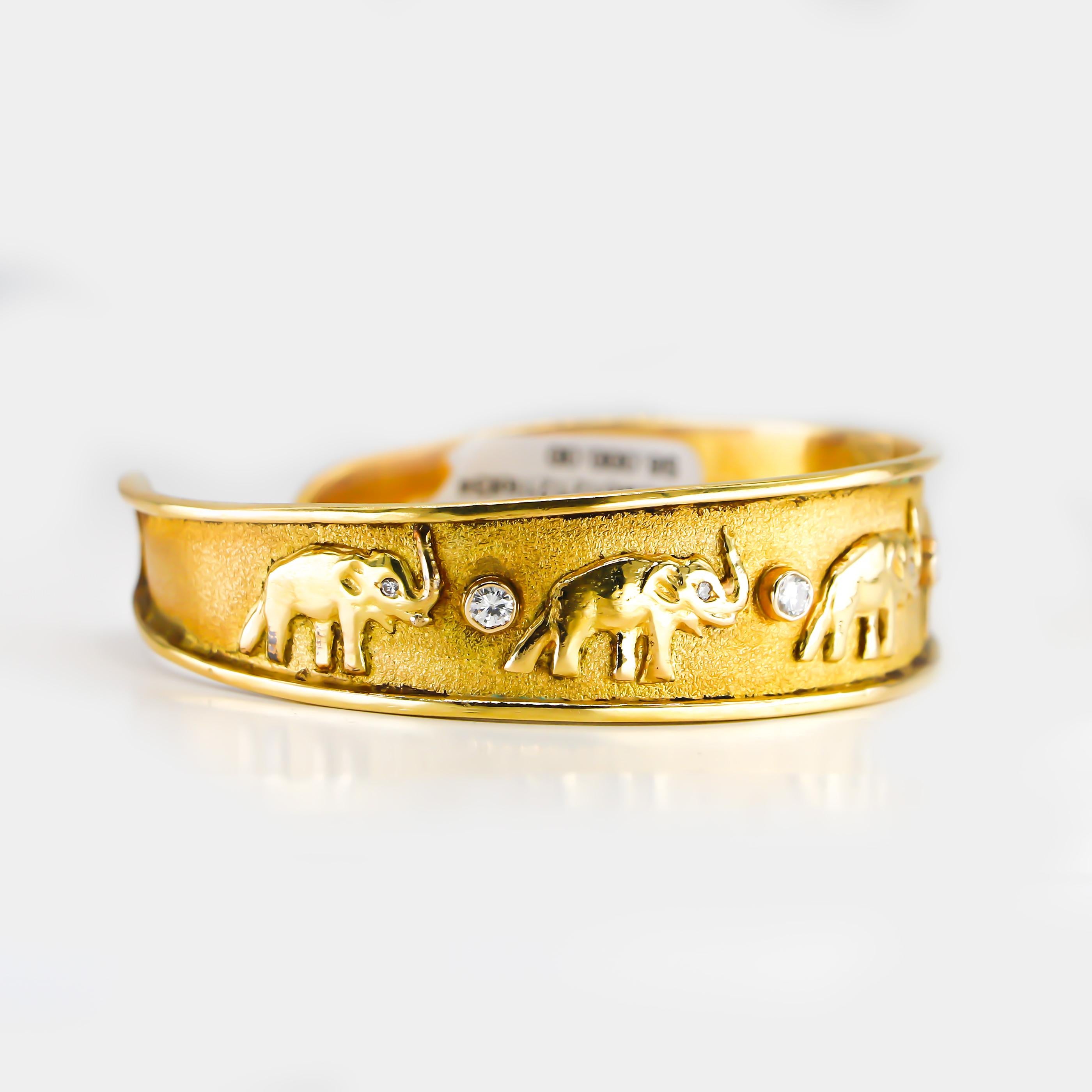 Cuff 18 Karat Gold Bracelet with Diamonds 0.40 Carat 30.9 Grams 2
