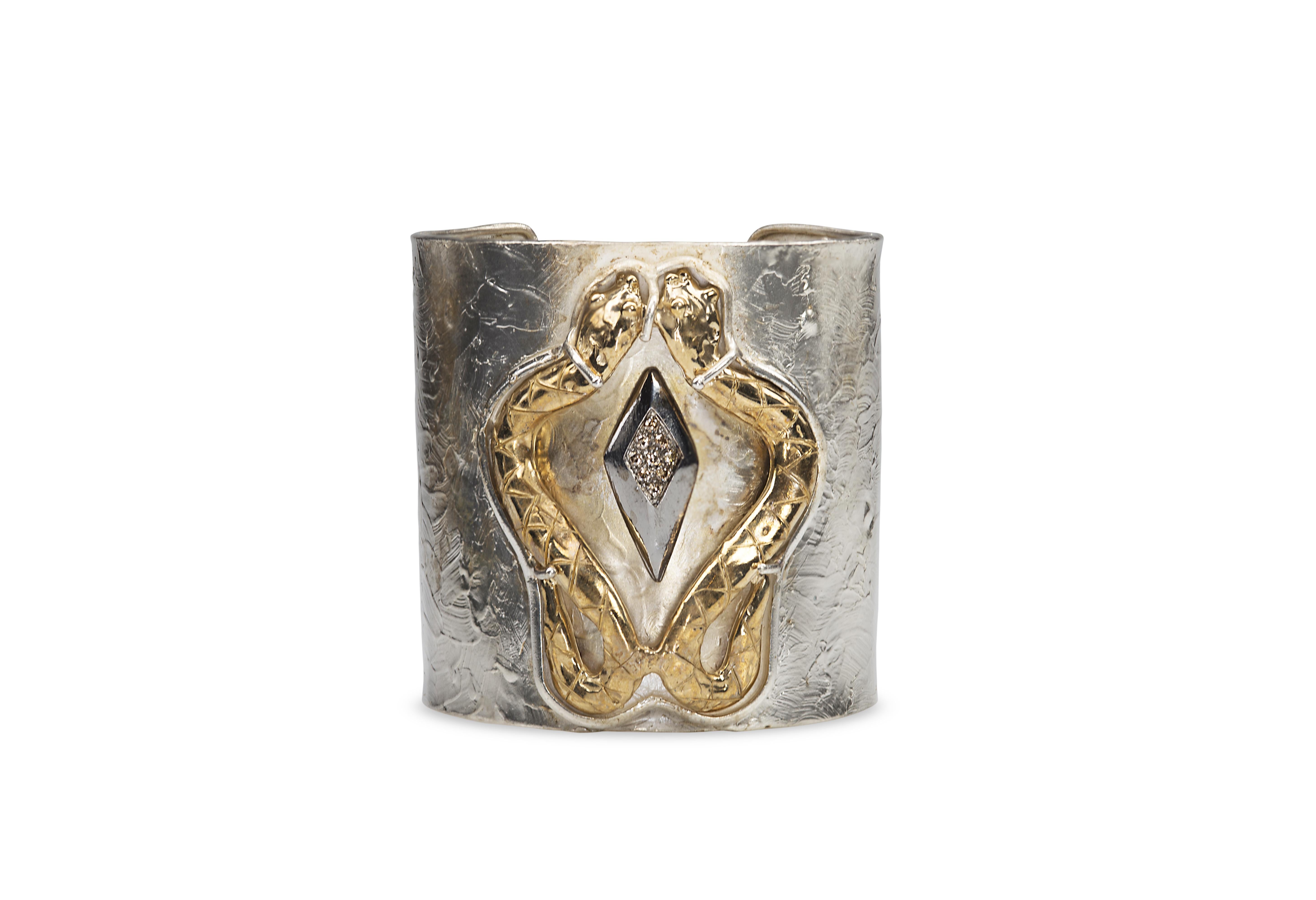 Bracelet manchette serpent en argent plaqué or 24 carats avec diamants de 0,20 carat, fabrication artisanale Neuf - En vente à Rome, IT