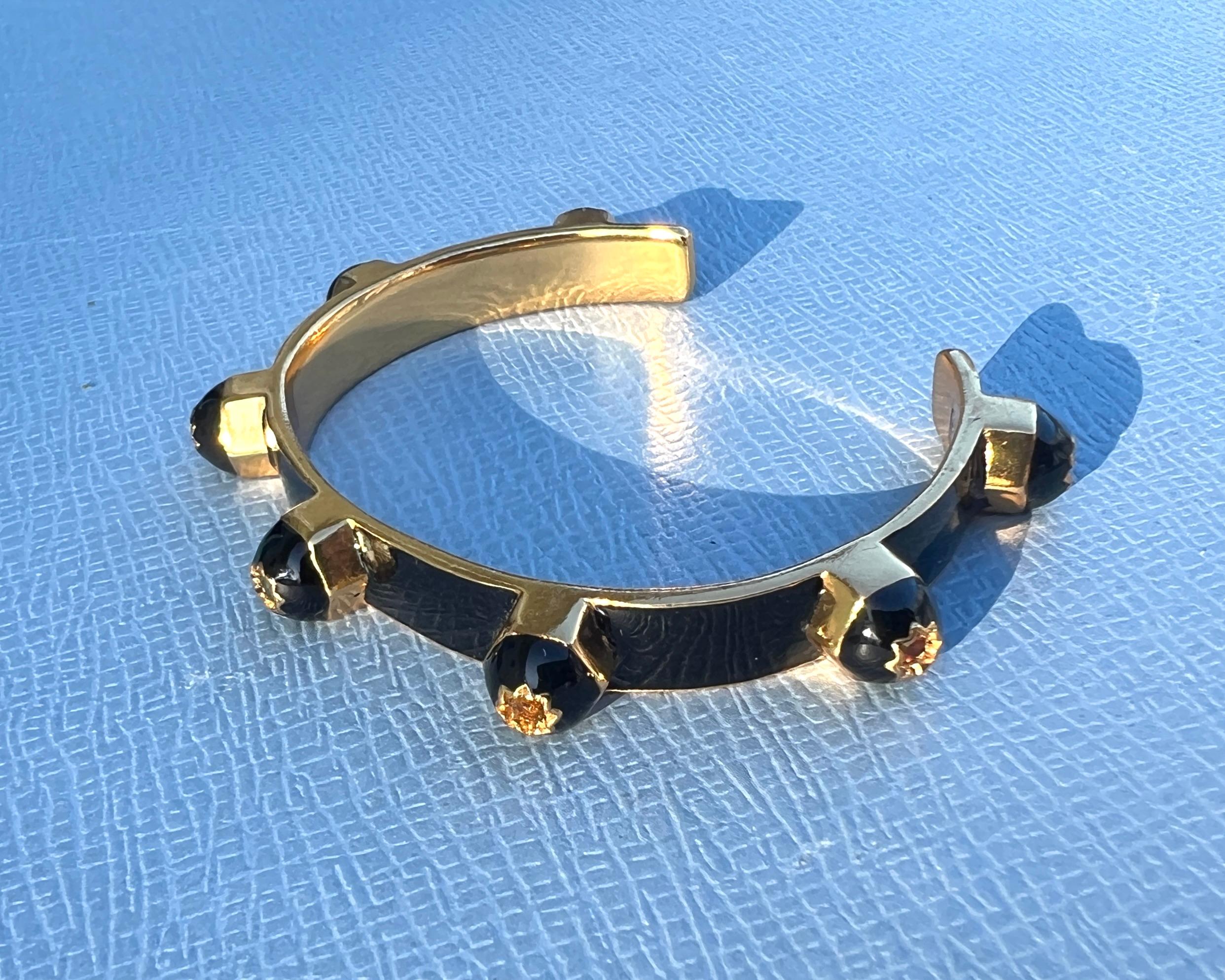 Bracelet manchette Chakra en émail noir en vente 1