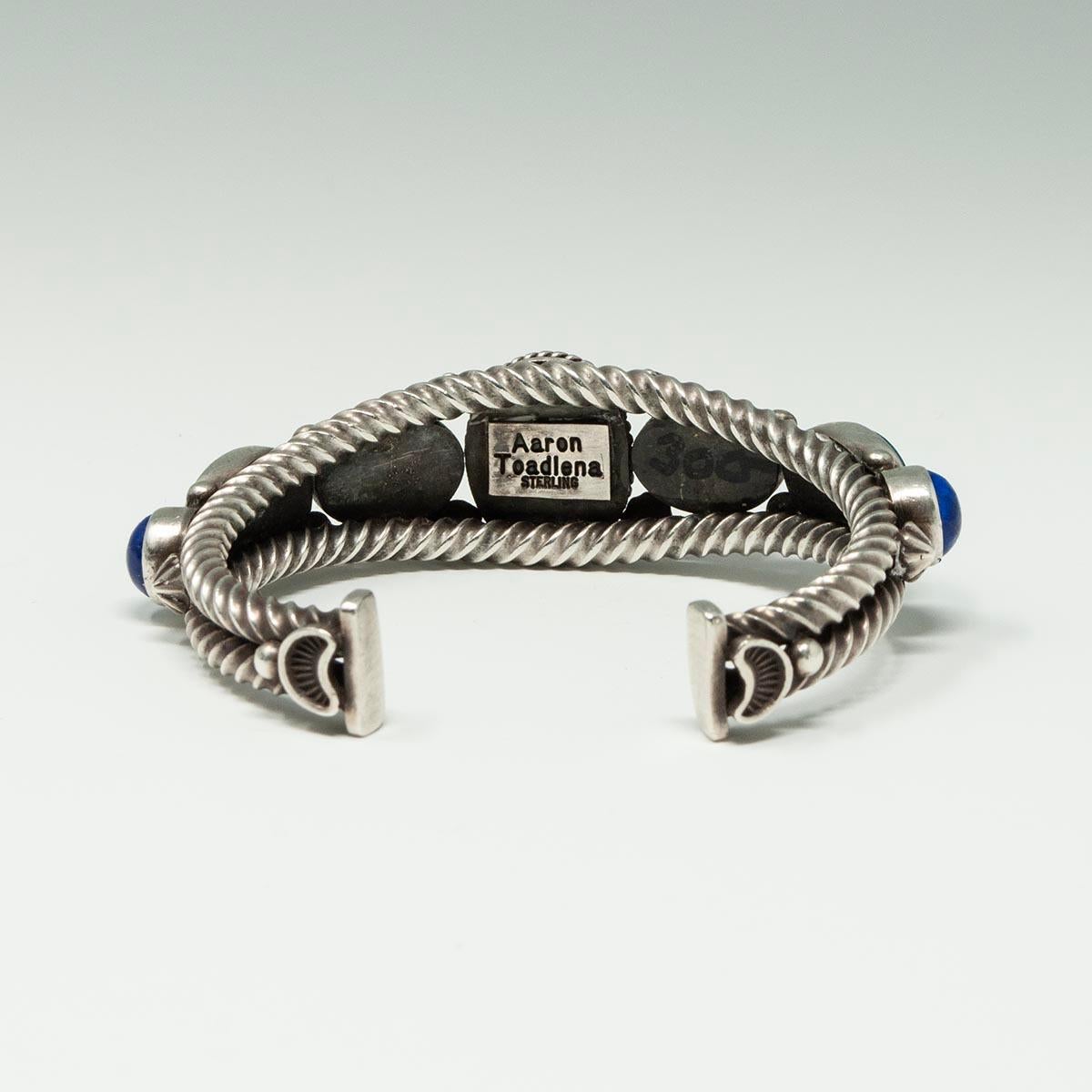 Pulsera brazalete del artista navajo Aaron Toadlena Cabujón en venta