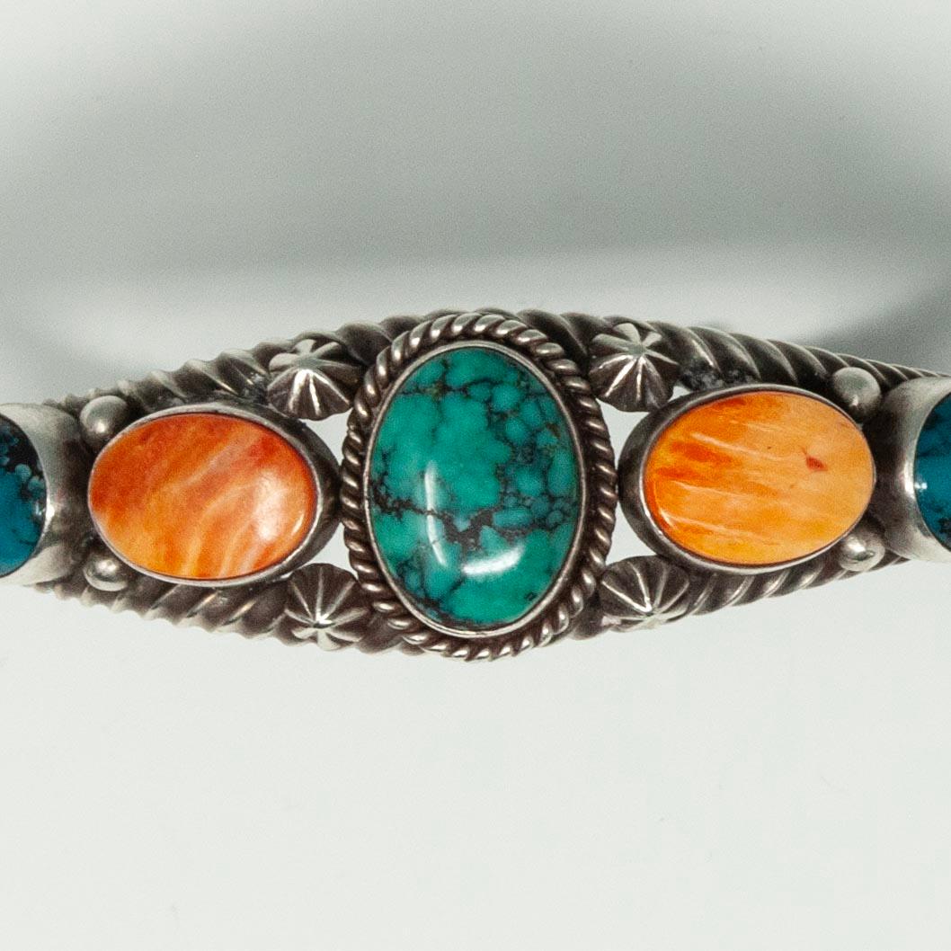 Pulsera brazalete del artista navajo Aaron Toadlena en venta 1