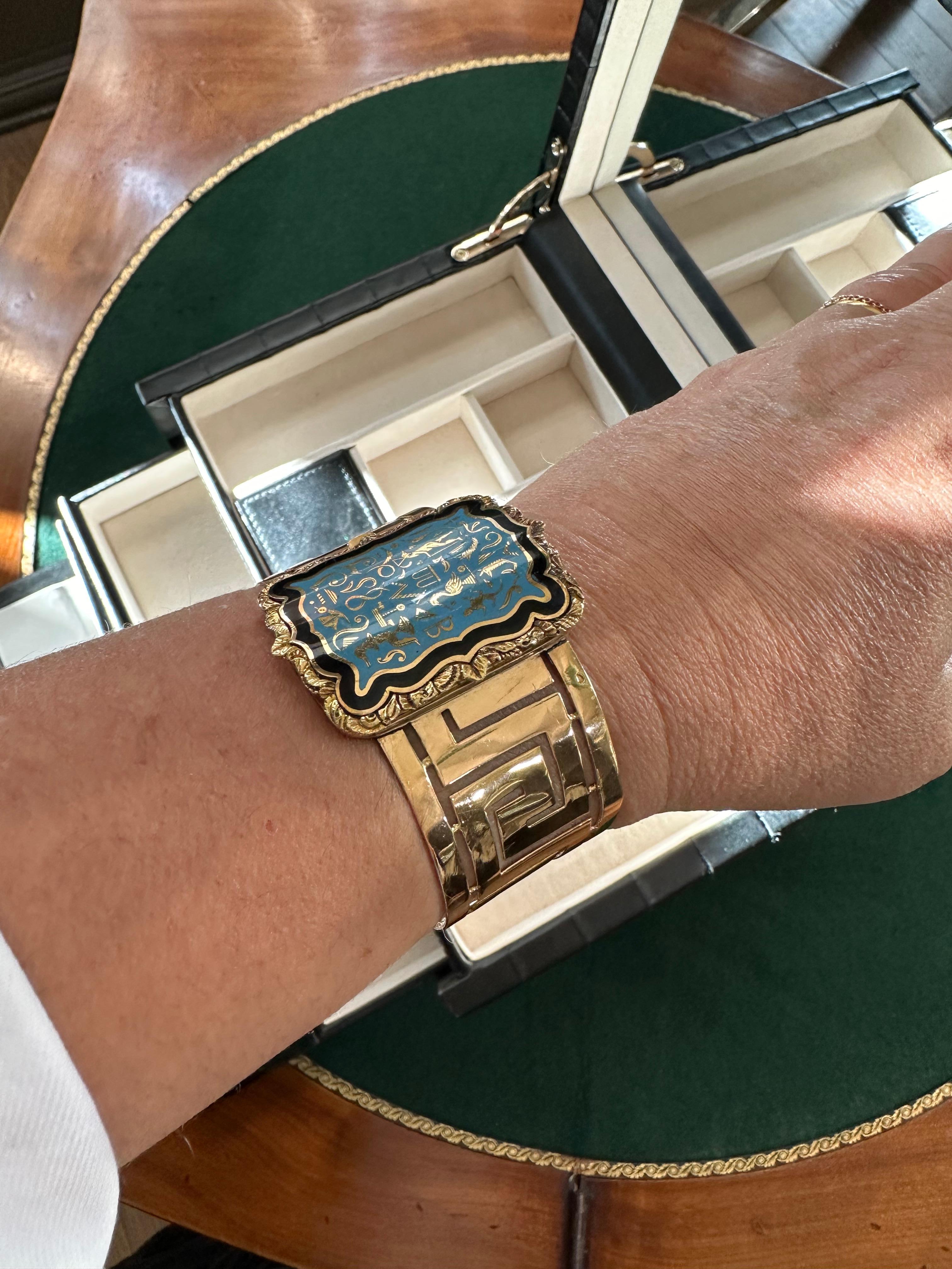 Discover timeless elegance embodied in our 18 Carat Yellow Gold Bracelet, sublimated by a plate engraved with hieroglyphs, enhanced by a captivating blue hue. Every detail of this jewel tells a story of refined craftsmanship and sophisticated
