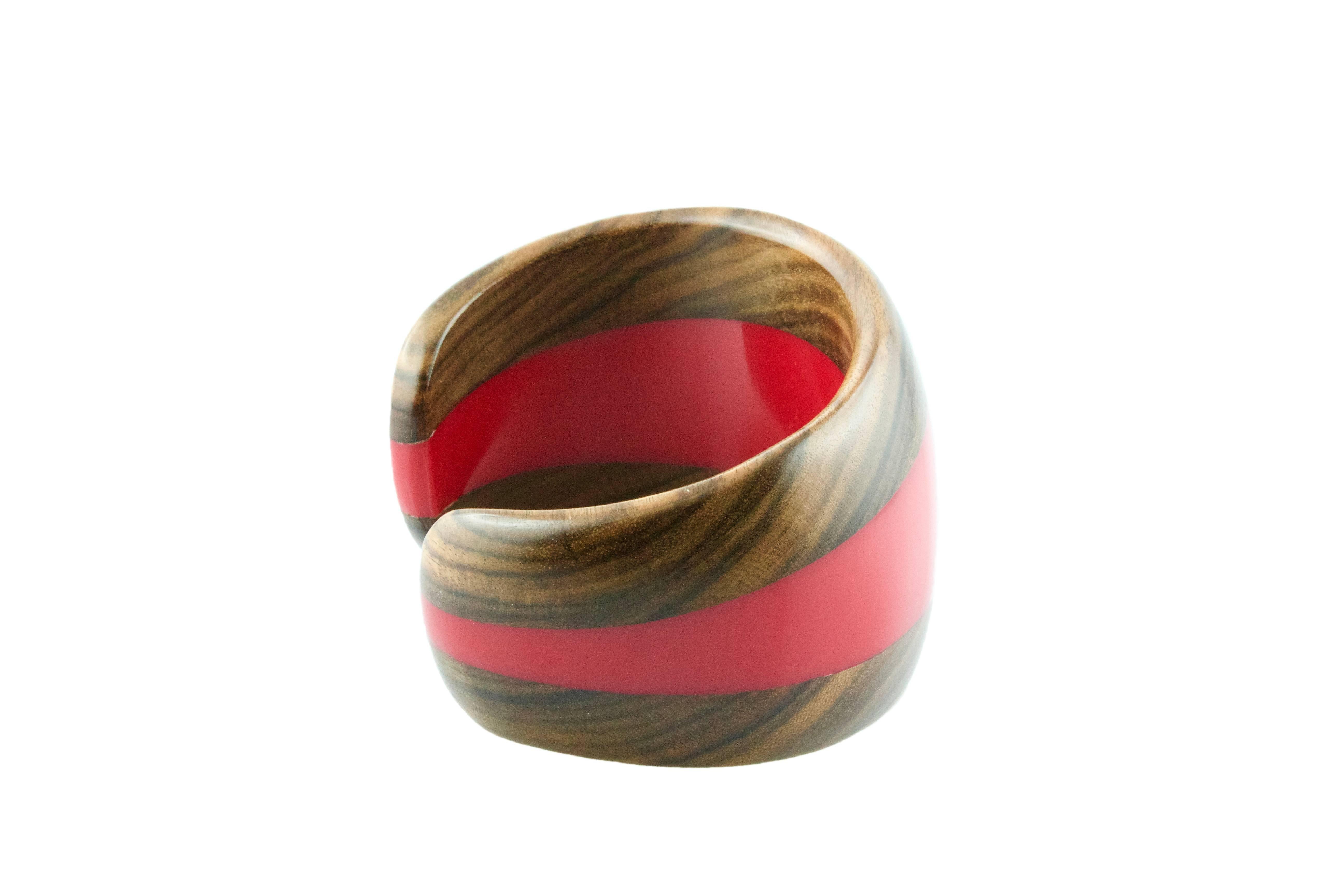 This modern and spectacular bracelet is totally hand carved made in wood and red methacrylate.