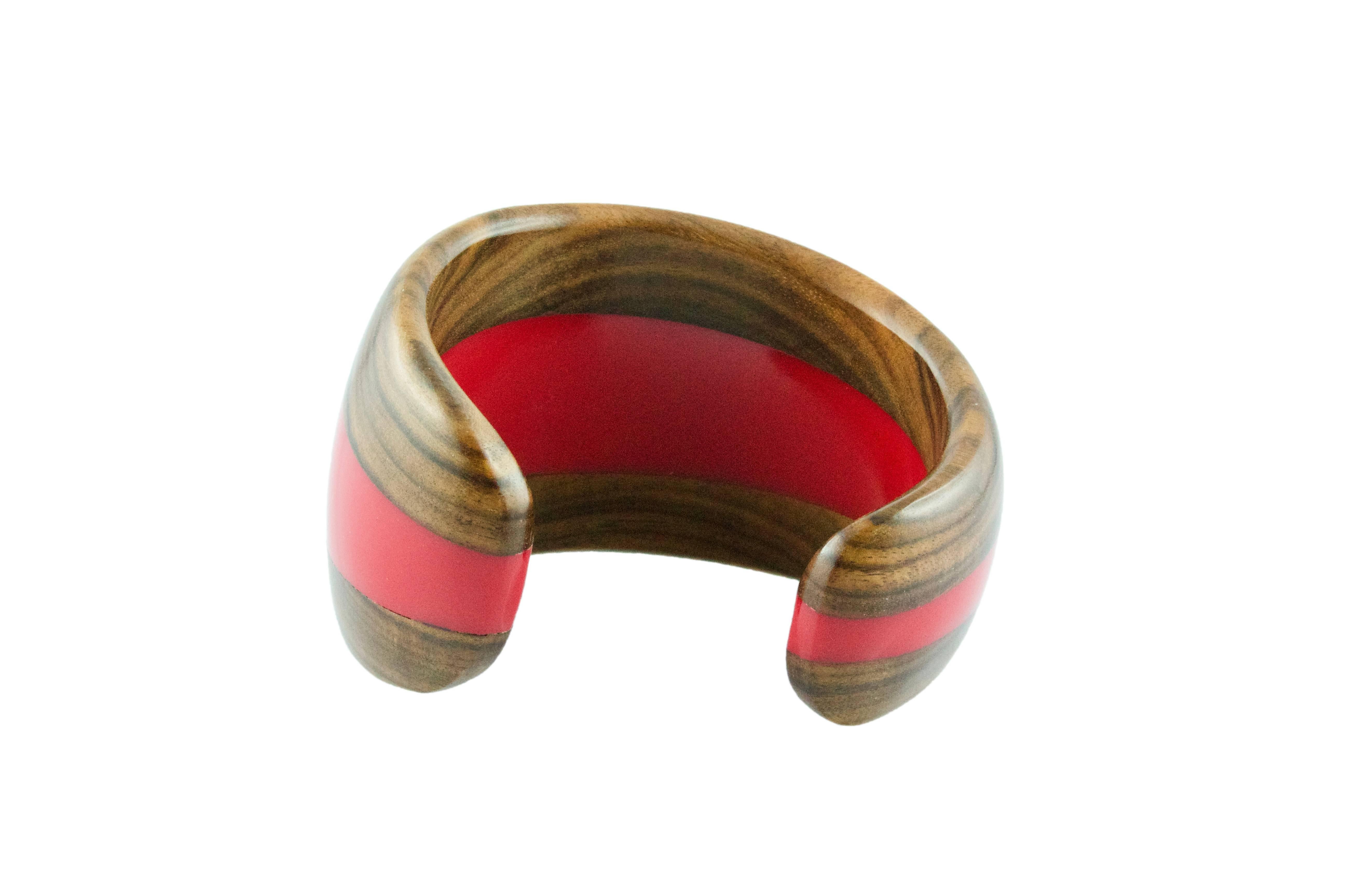 Cuff Bracelet in Wood and Red Methacrylate In New Condition In Milano, IT