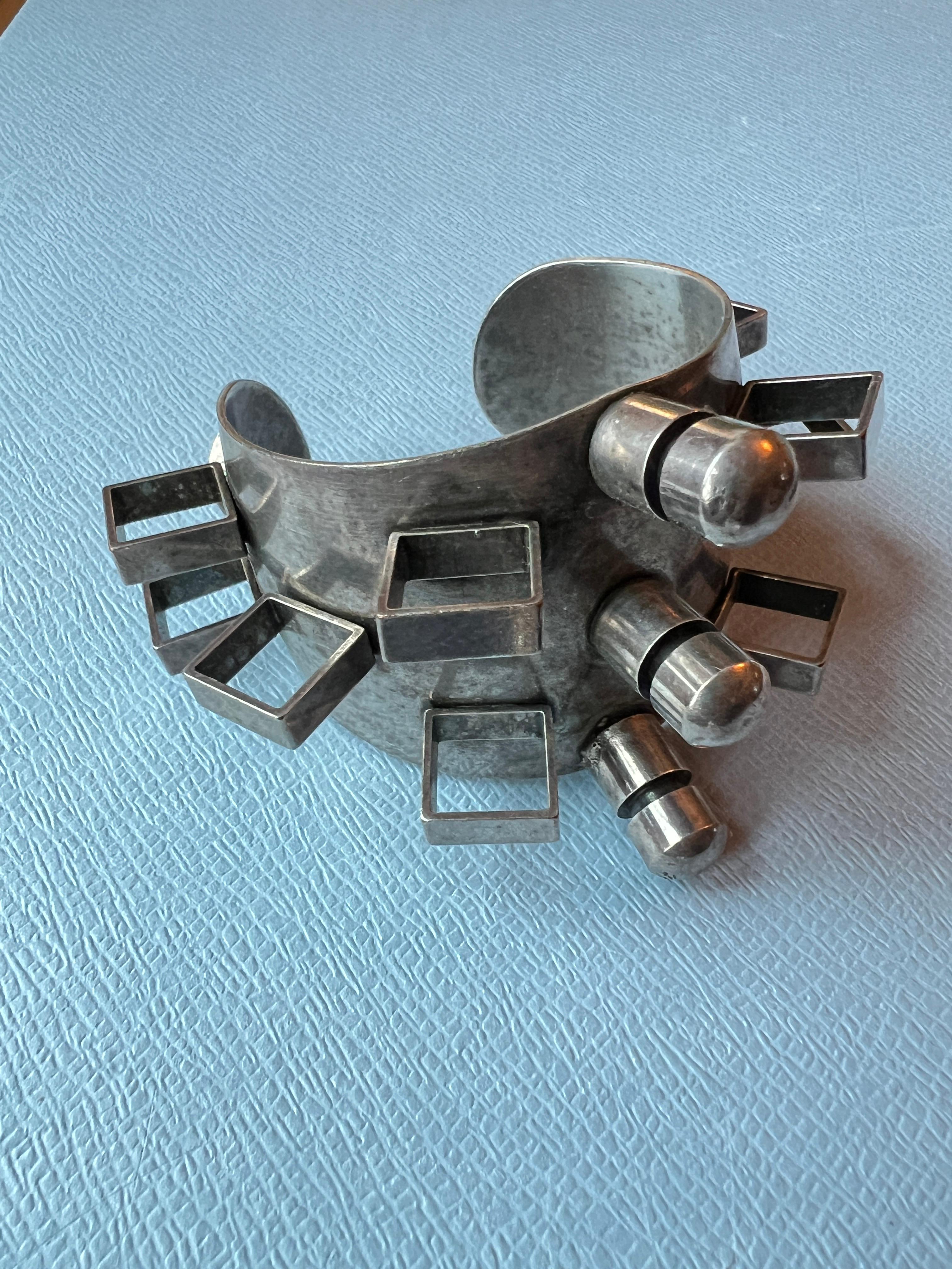 Brazalete Brutalista Moderno en venta 4