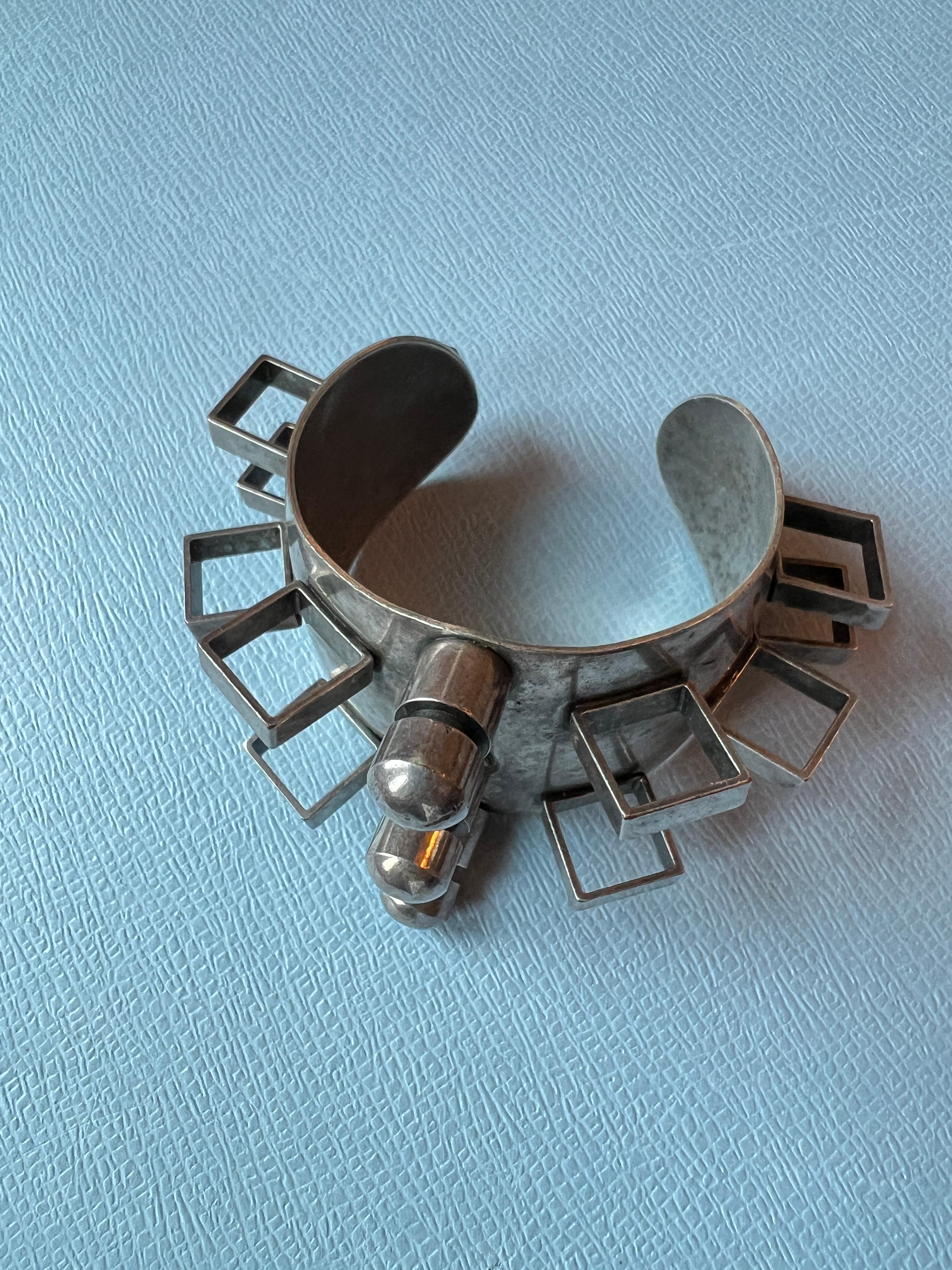 Brazalete Brutalista Moderno en venta 5