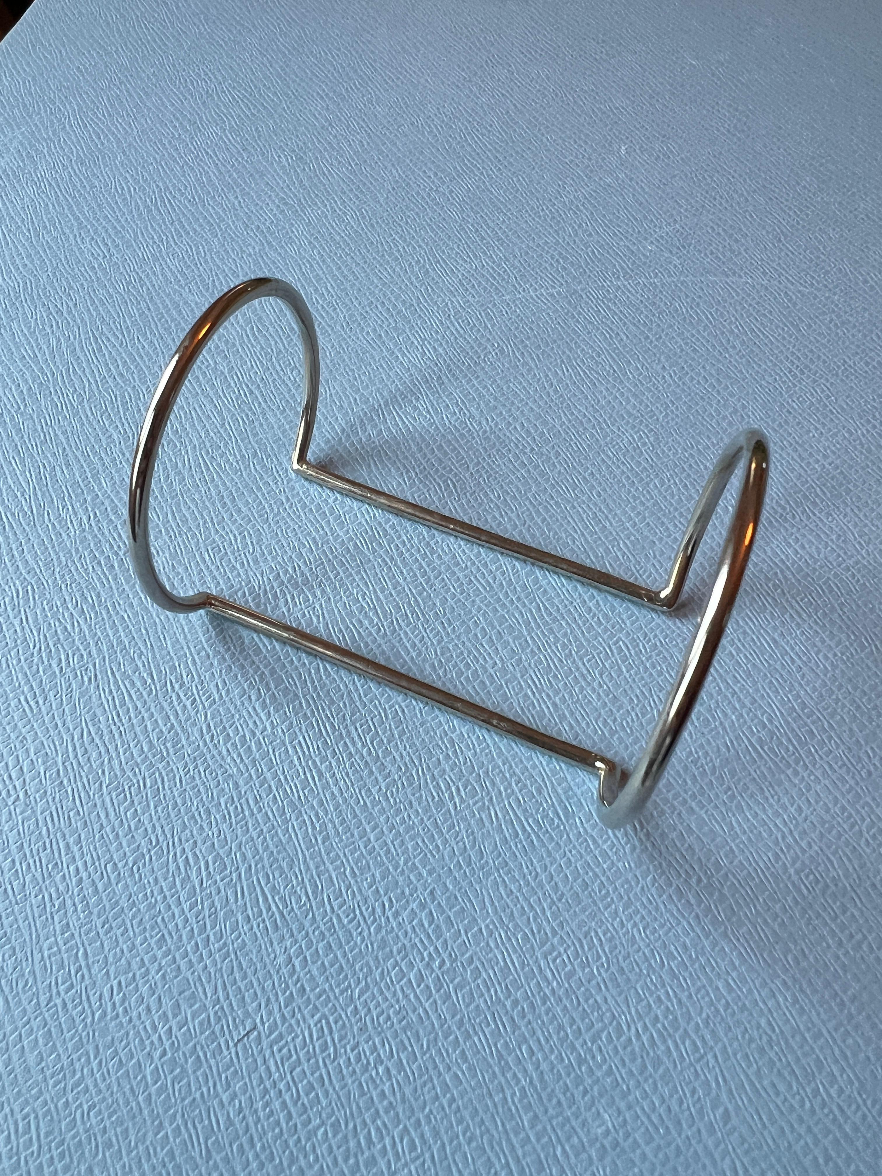 Bracciale a polsino Pezzo distintivo moderno in vendita 1