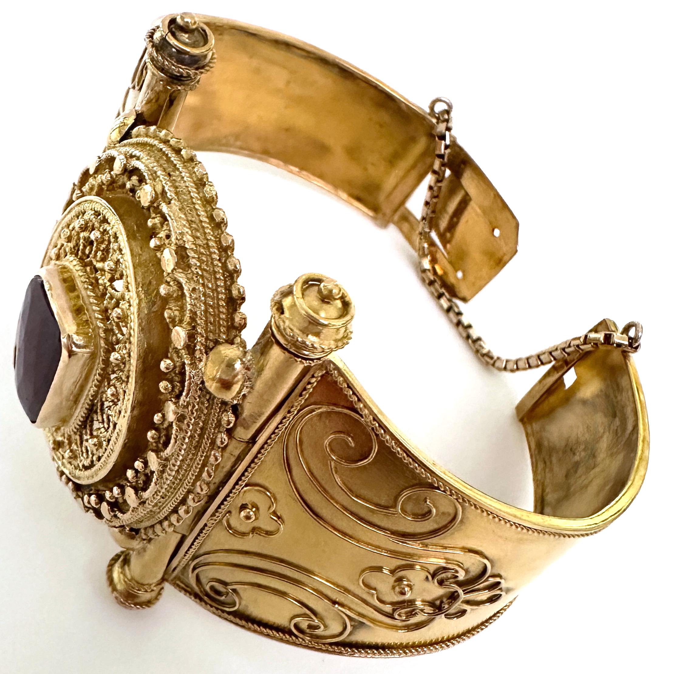 Cuff Bracelet with Columns & Ruby Filigree Centerpiece in 18K / 14K Gold For Sale 6