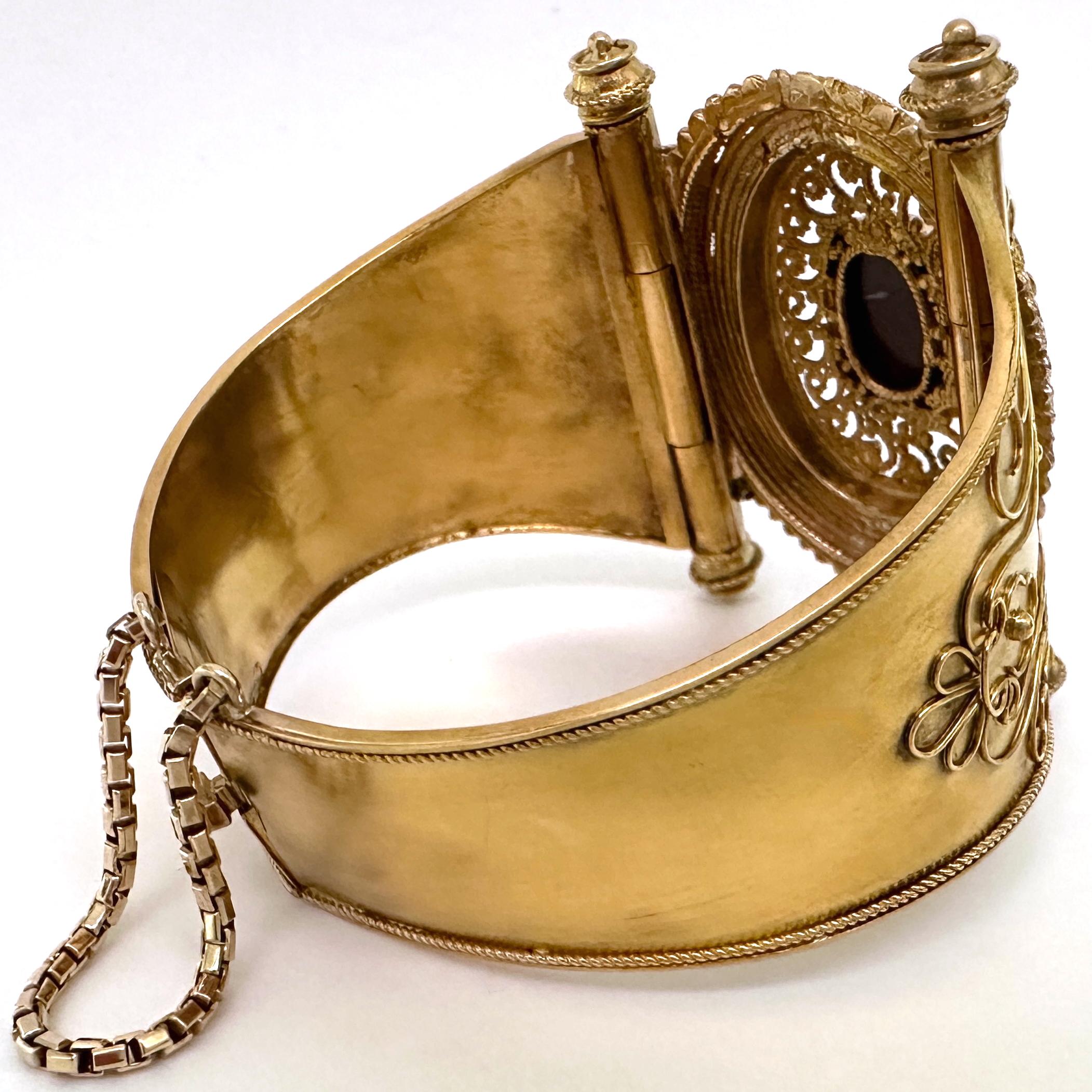 Cuff Bracelet with Columns & Ruby Filigree Centerpiece in 18K / 14K Gold For Sale 9