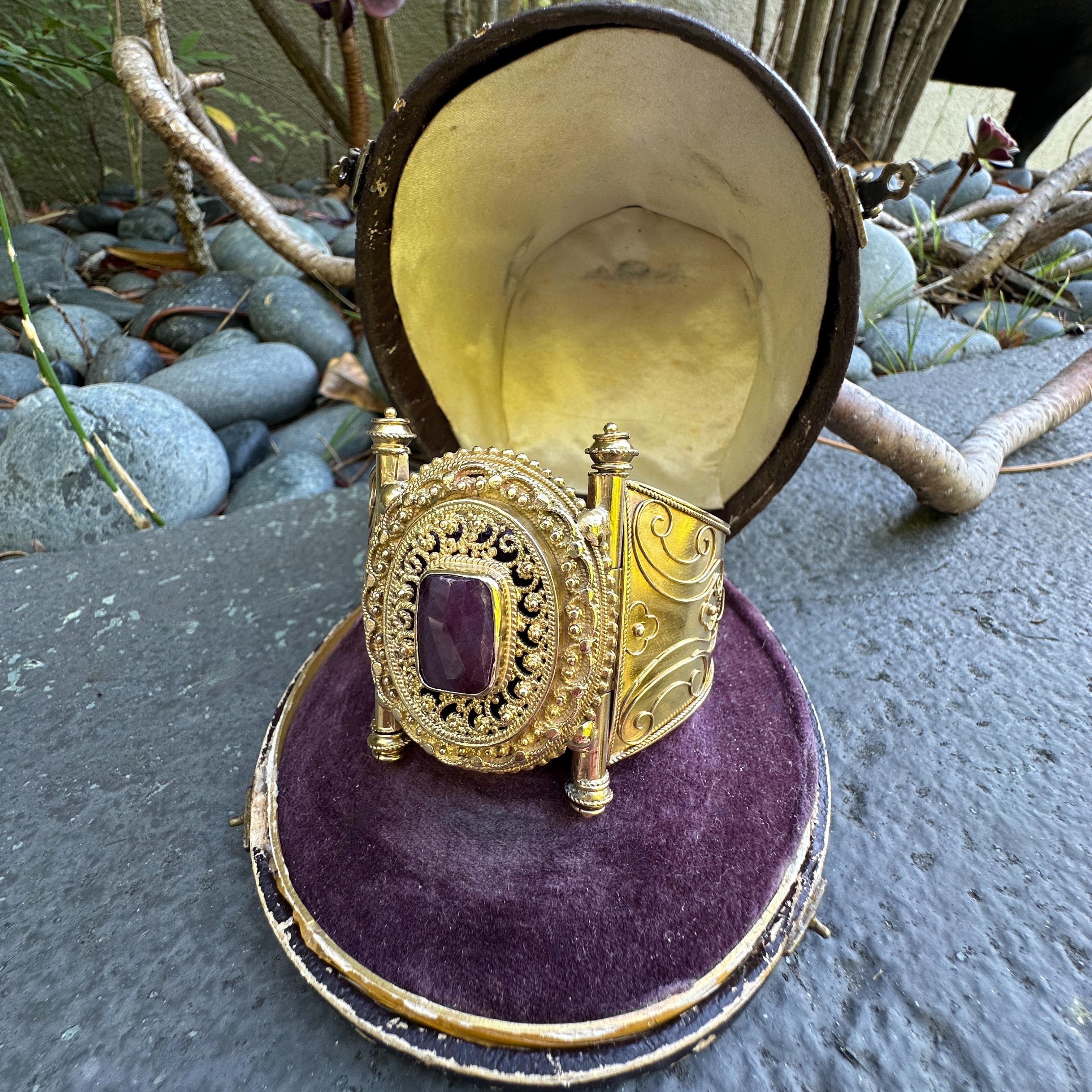 Cuff Bracelet with Columns & Ruby Filigree Centerpiece in 18K / 14K Gold For Sale 14