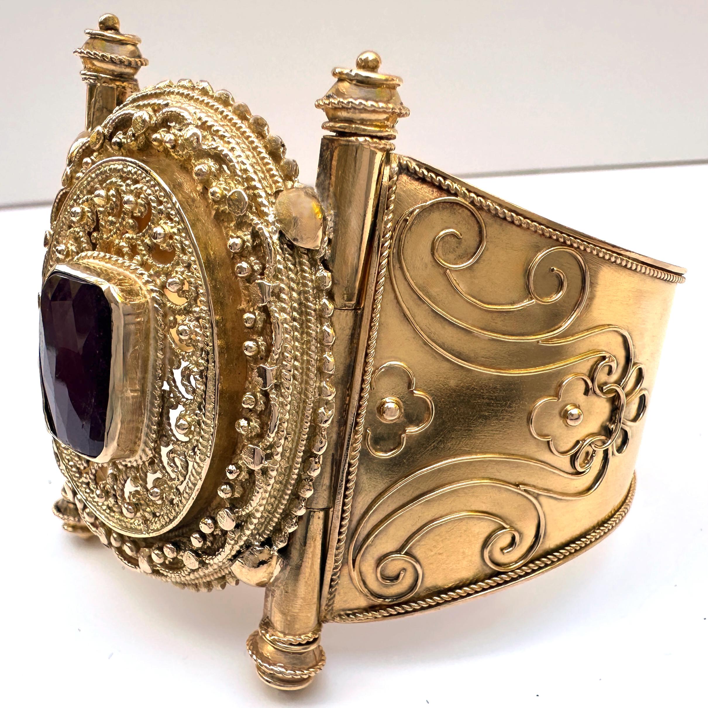 Cuff Bracelet with Columns & Ruby Filigree Centerpiece in 18K / 14K Gold In Good Condition For Sale In Sherman Oaks, CA