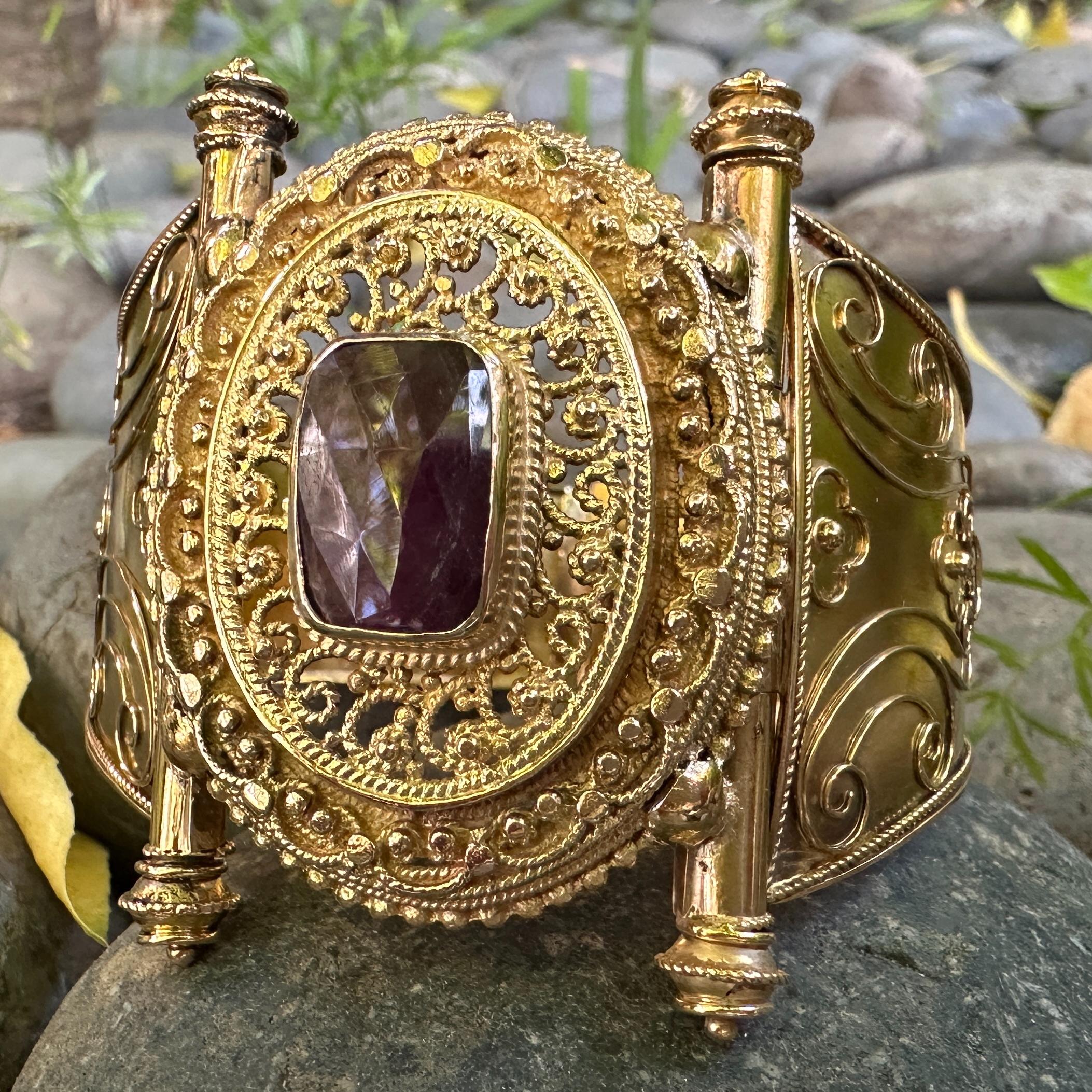 Cuff Bracelet with Columns & Ruby Filigree Centerpiece in 18K / 14K Gold For Sale 2