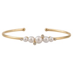 Cuff bracelet with pearls and diamonds in 18K Gold