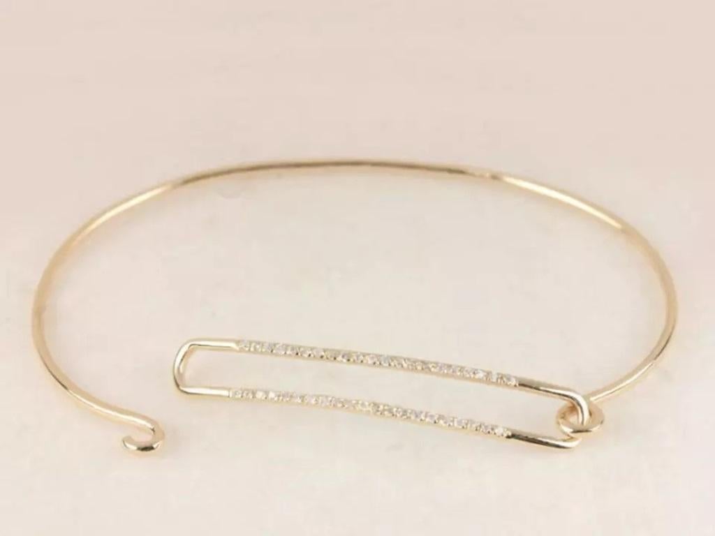 Manschettenarmband aus 14 Karat Gelbgold mit Diamanten (Rundschliff) im Angebot