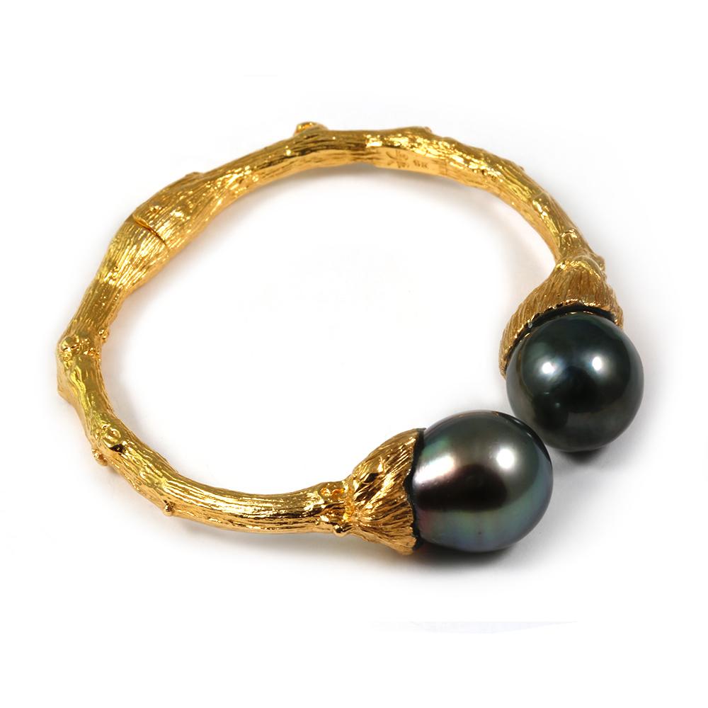 Cuff in 18 Karat Yellow Gold with 14mm+ Tahitian Pearls In New Condition For Sale In Solana Beach, CA