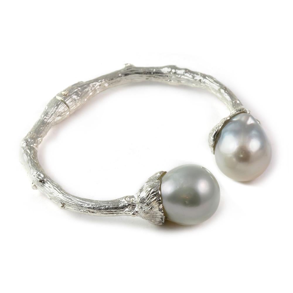 Cuff in Sterling Silver with South Sea Pearls In New Condition For Sale In Solana Beach, CA
