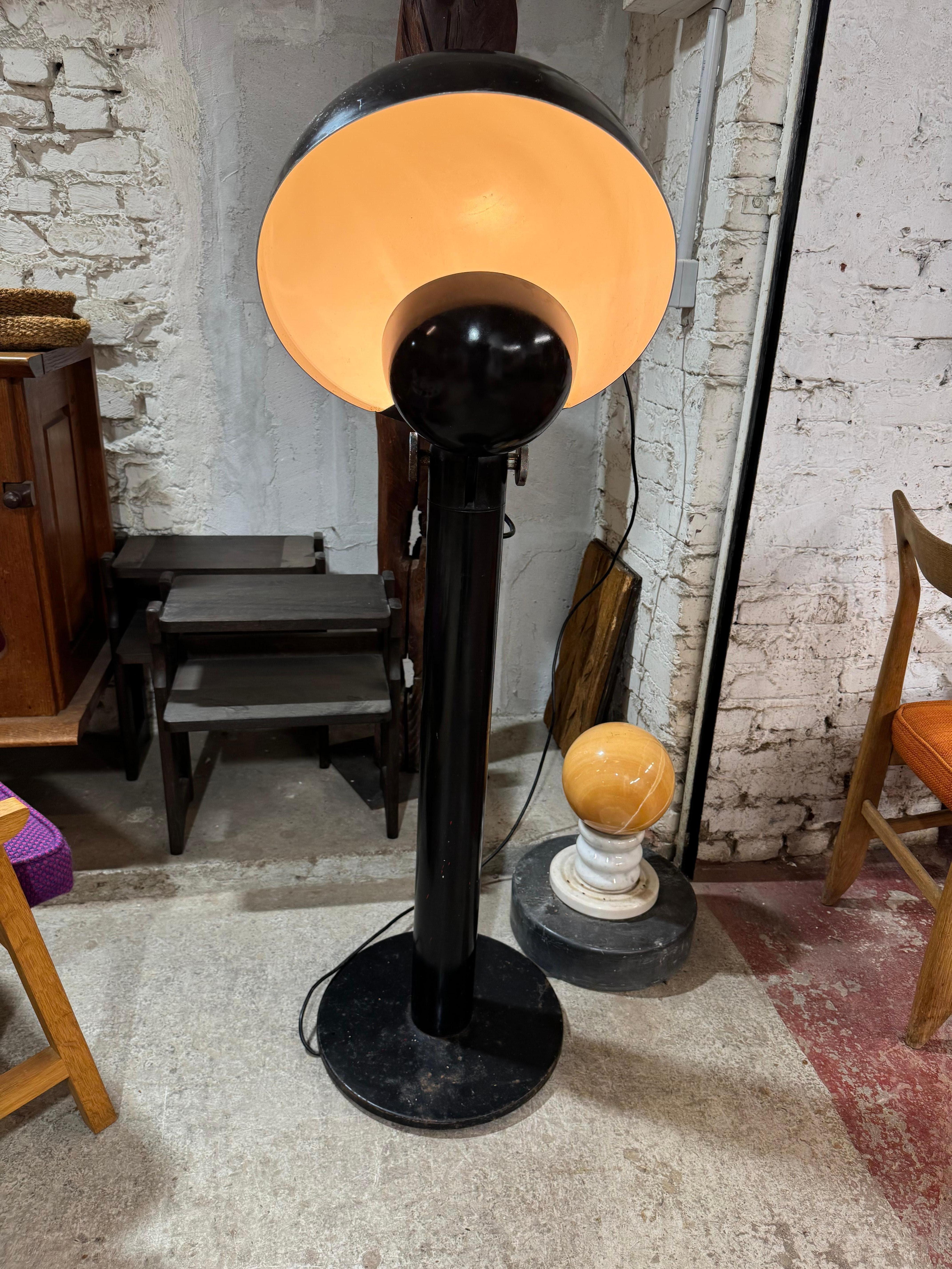 Altro Lampada da terra nera Cuffia di Francesco Buzzi circa 1969 in vendita